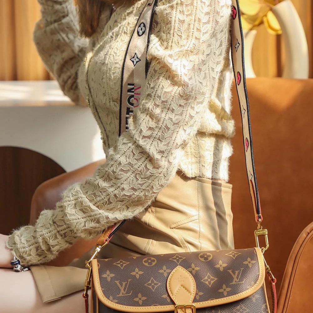 Louis Vuitton Diane Monogram Black 착용 스타일