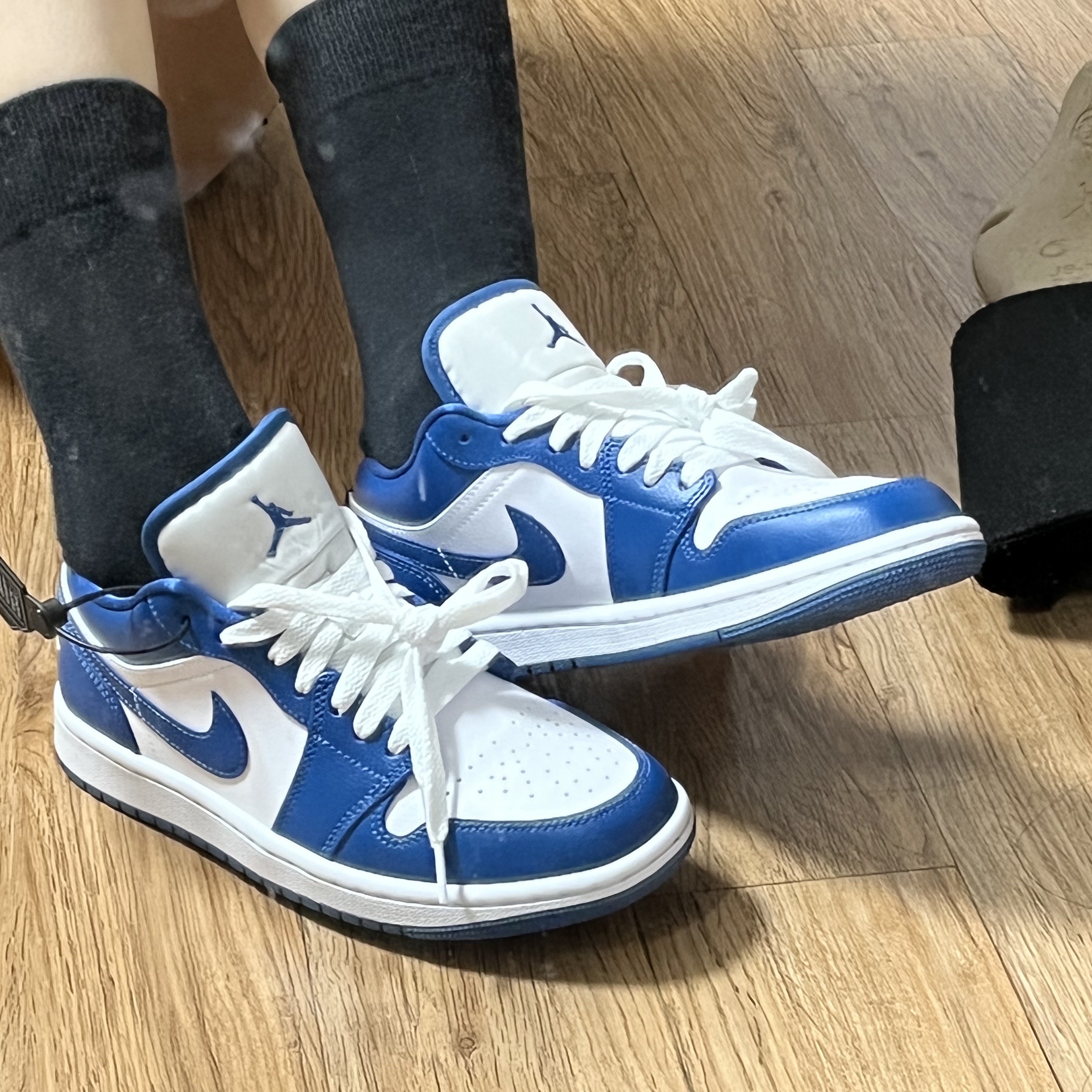(W) Jordan 1 Low White Dark Marina Blue 착용 스타일 - 2