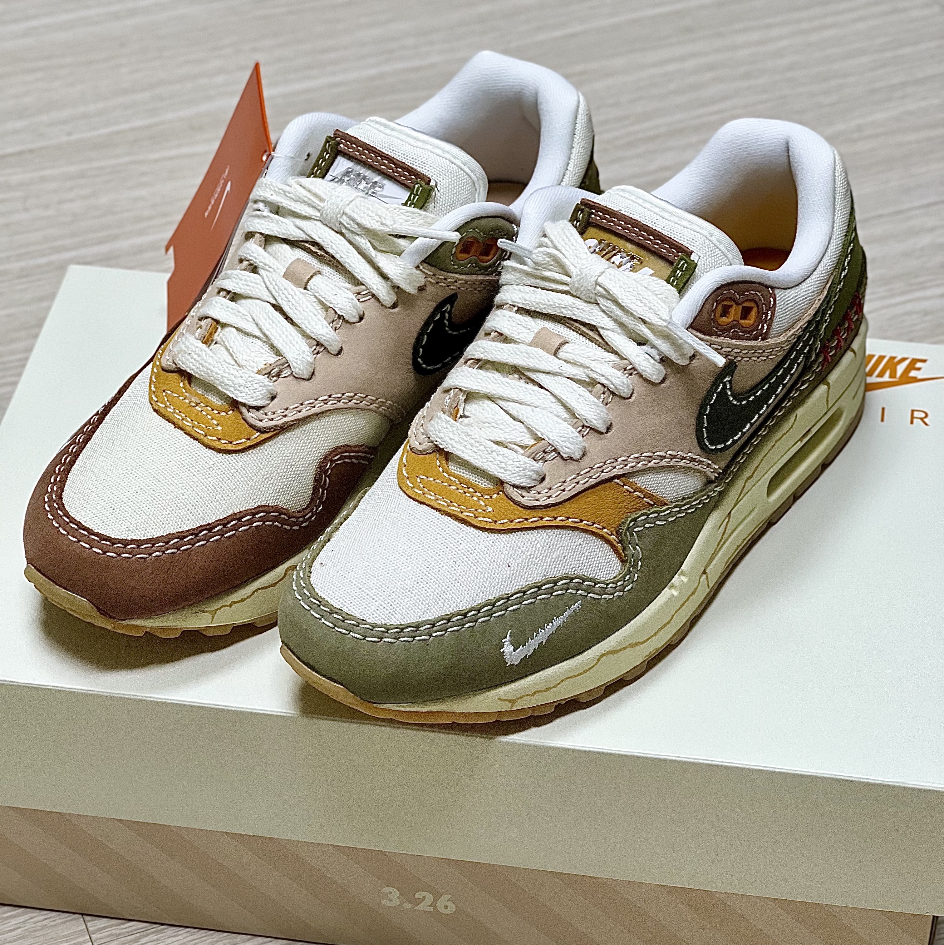 (W) Nike Air Max 1 Premium Wabisabi 착용 스타일 - 5
