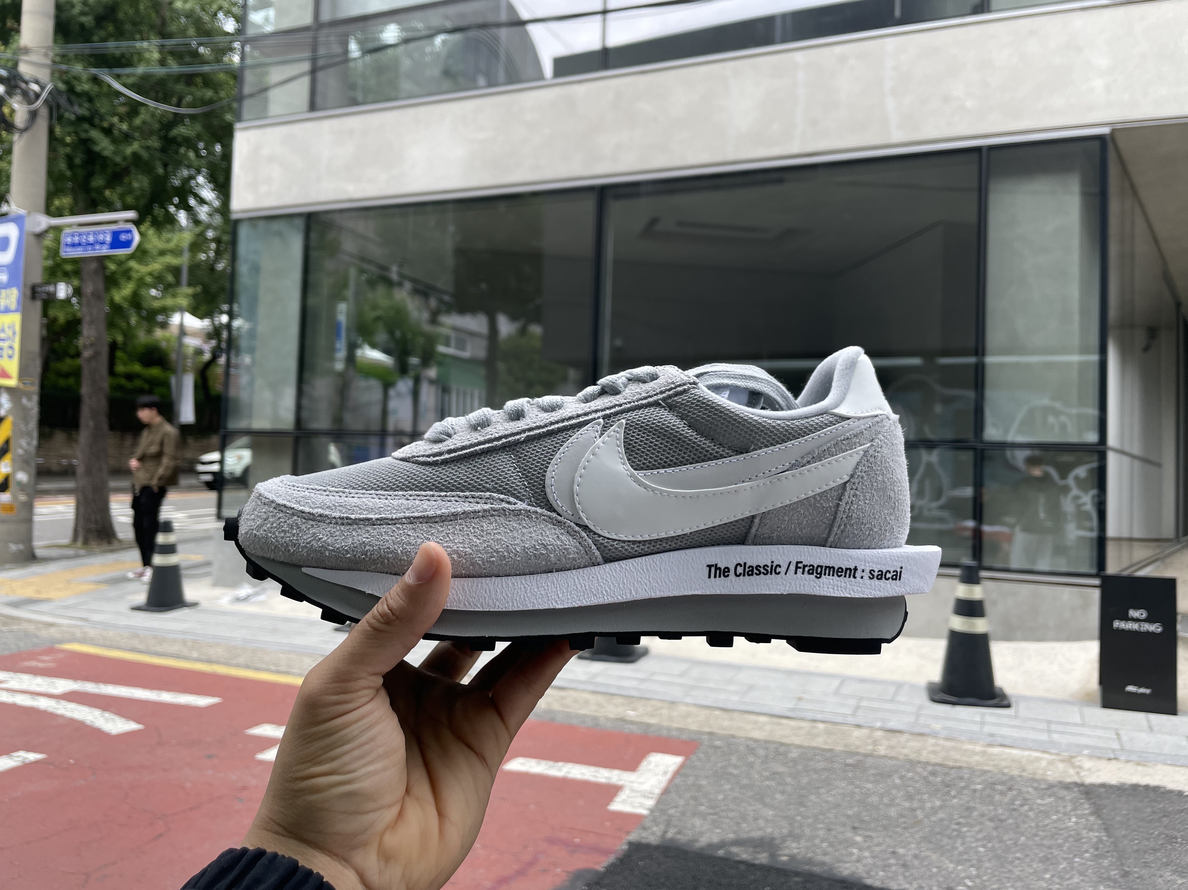 Nike x Sacai x Fragment LDWaffle Light Smoke Grey, Nike x Sacai x Fragment LDWaffle Blackened Blue 착용 스타일 - 2