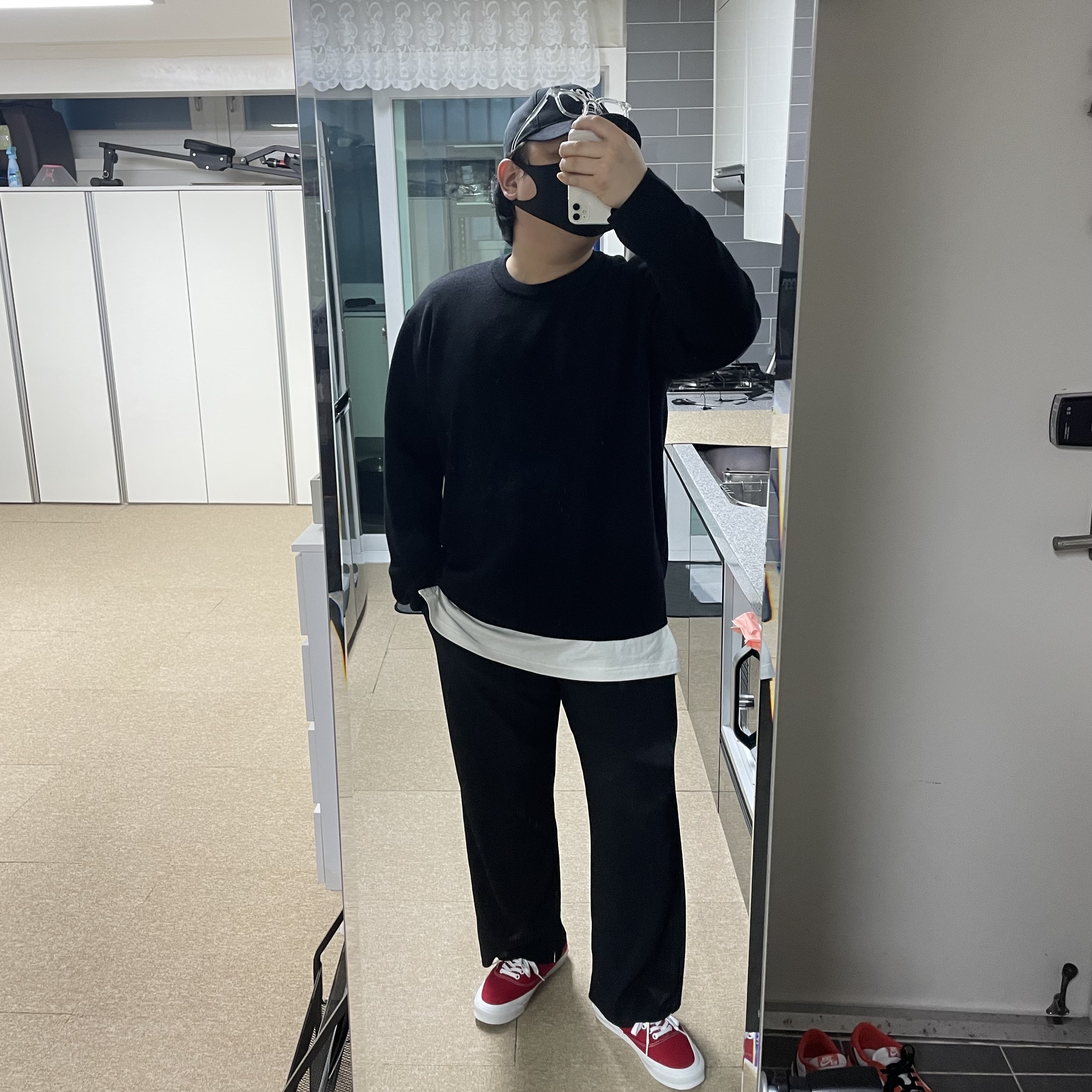 Vans Vault OG Authentic LX Red 착용 스타일