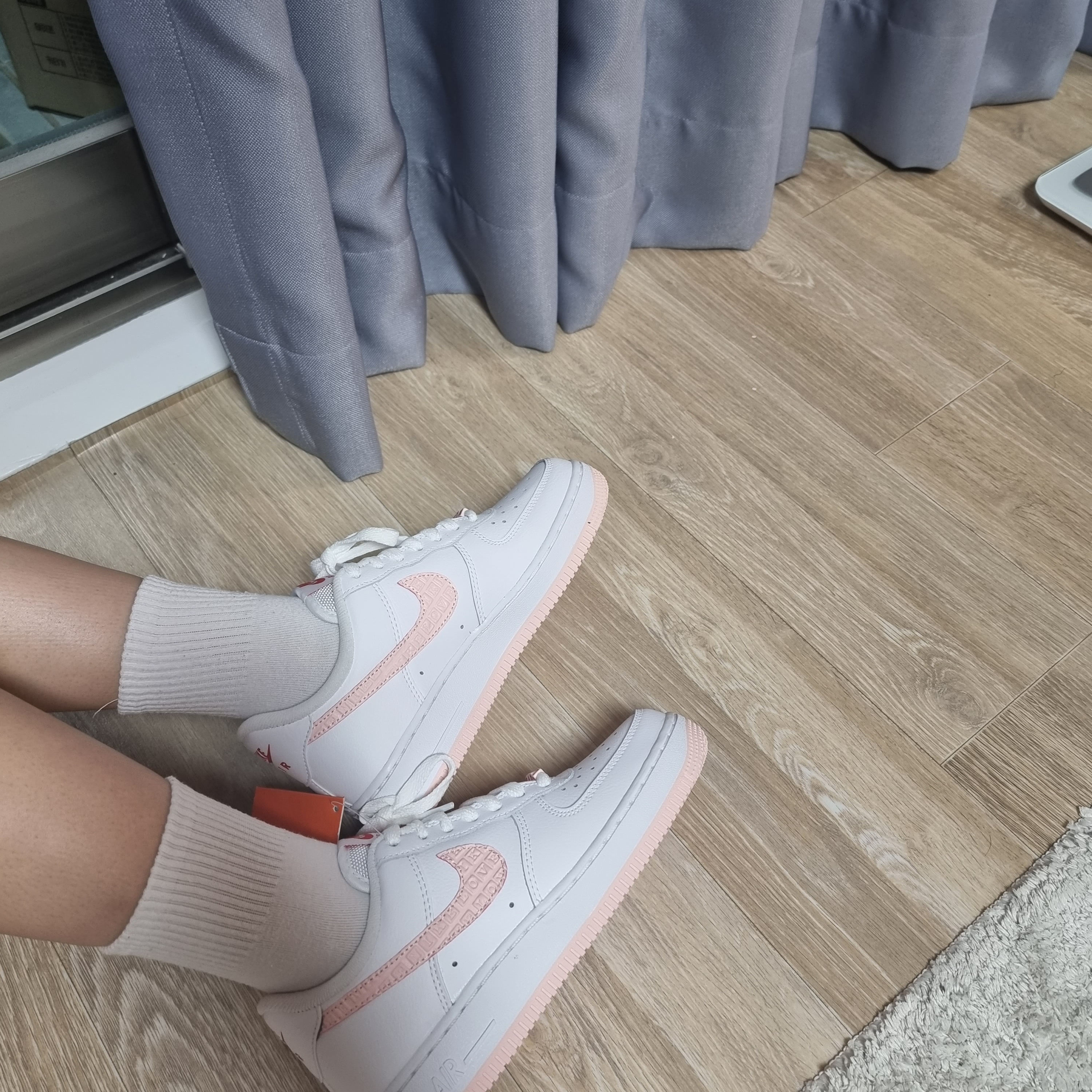(W) Nike Air Force 1 '07 Valentine Day 2022 착용 스타일 - 5