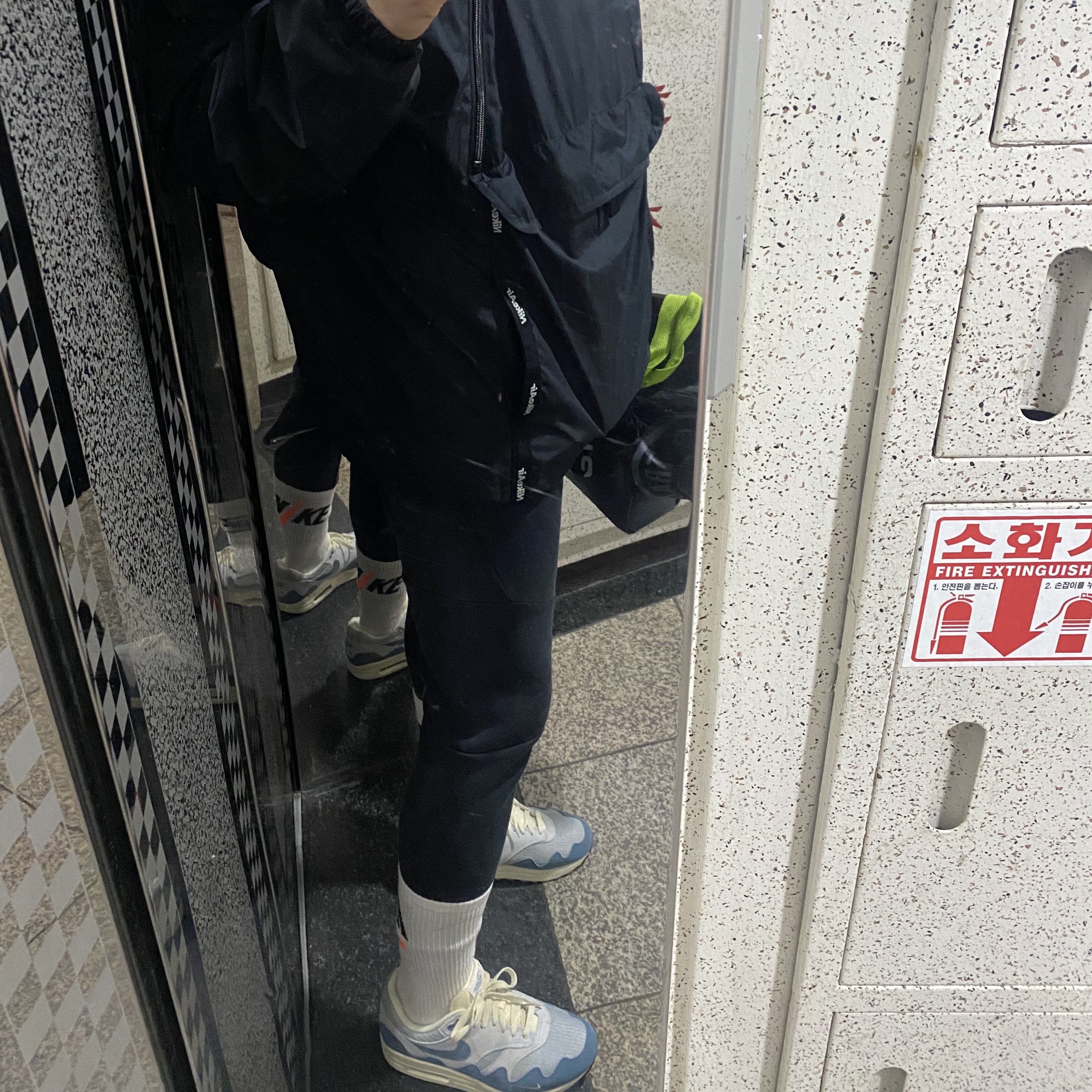 Nike x Patta Air Max 1 Noise Aqua, Nike Air Woven Jacket Black - Asia 착용 스타일 - 2