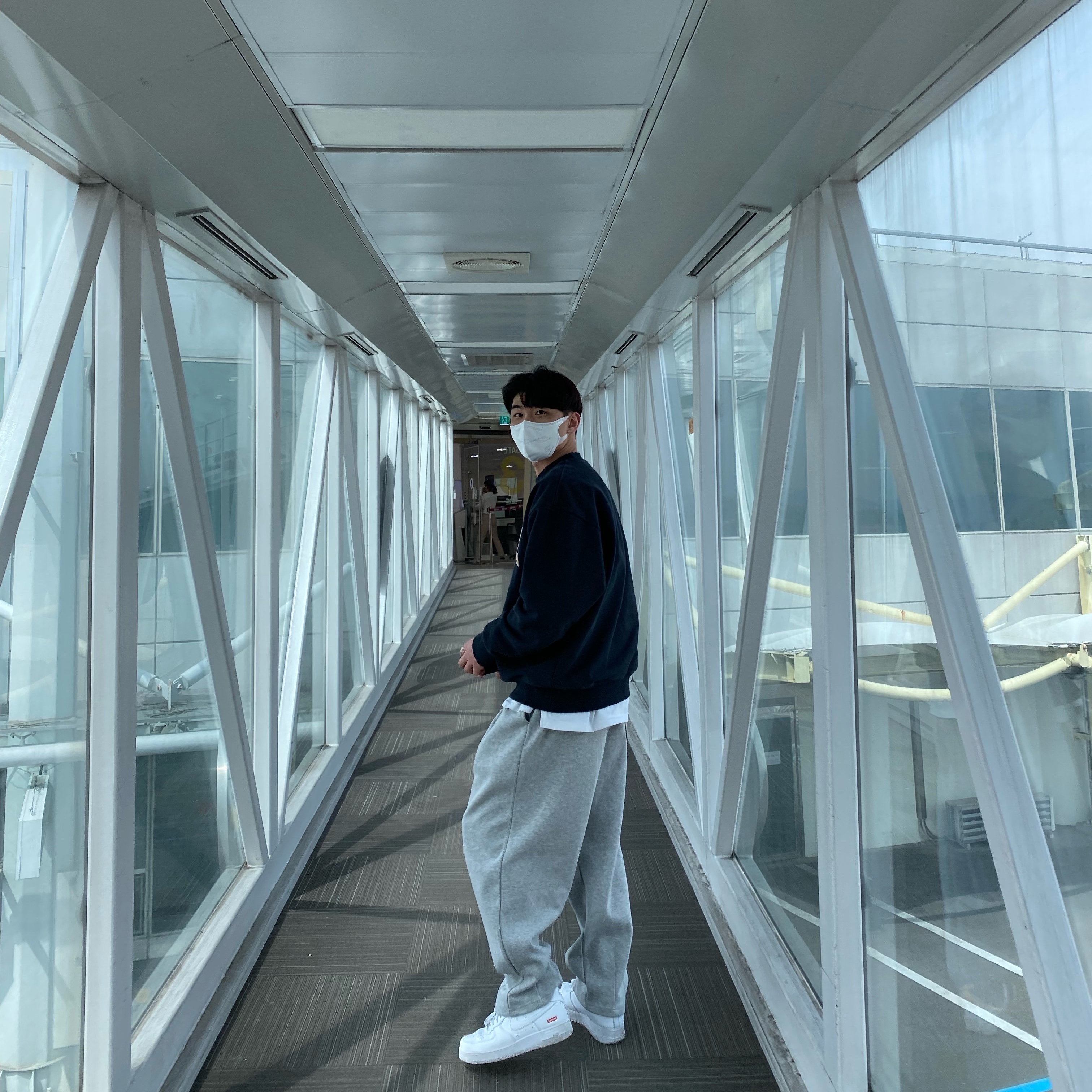 Nike x Supreme Air Force 1 Low White 착용 스타일