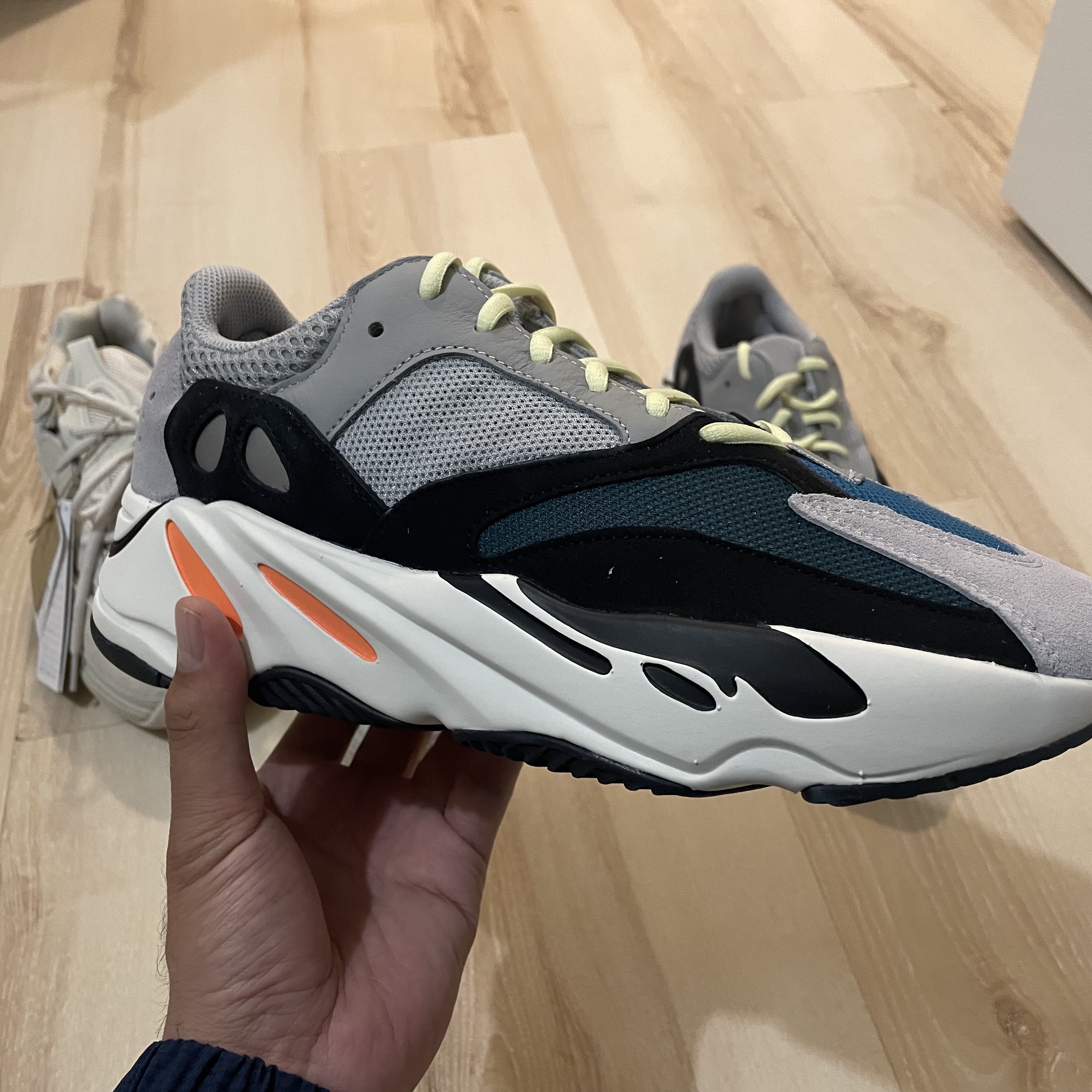 Adidas Yeezy Boost 700 Wave Runner Solid Grey 2021/2022, Adidas Yeezy 500 Blush 2022 착용 스타일 - 5
