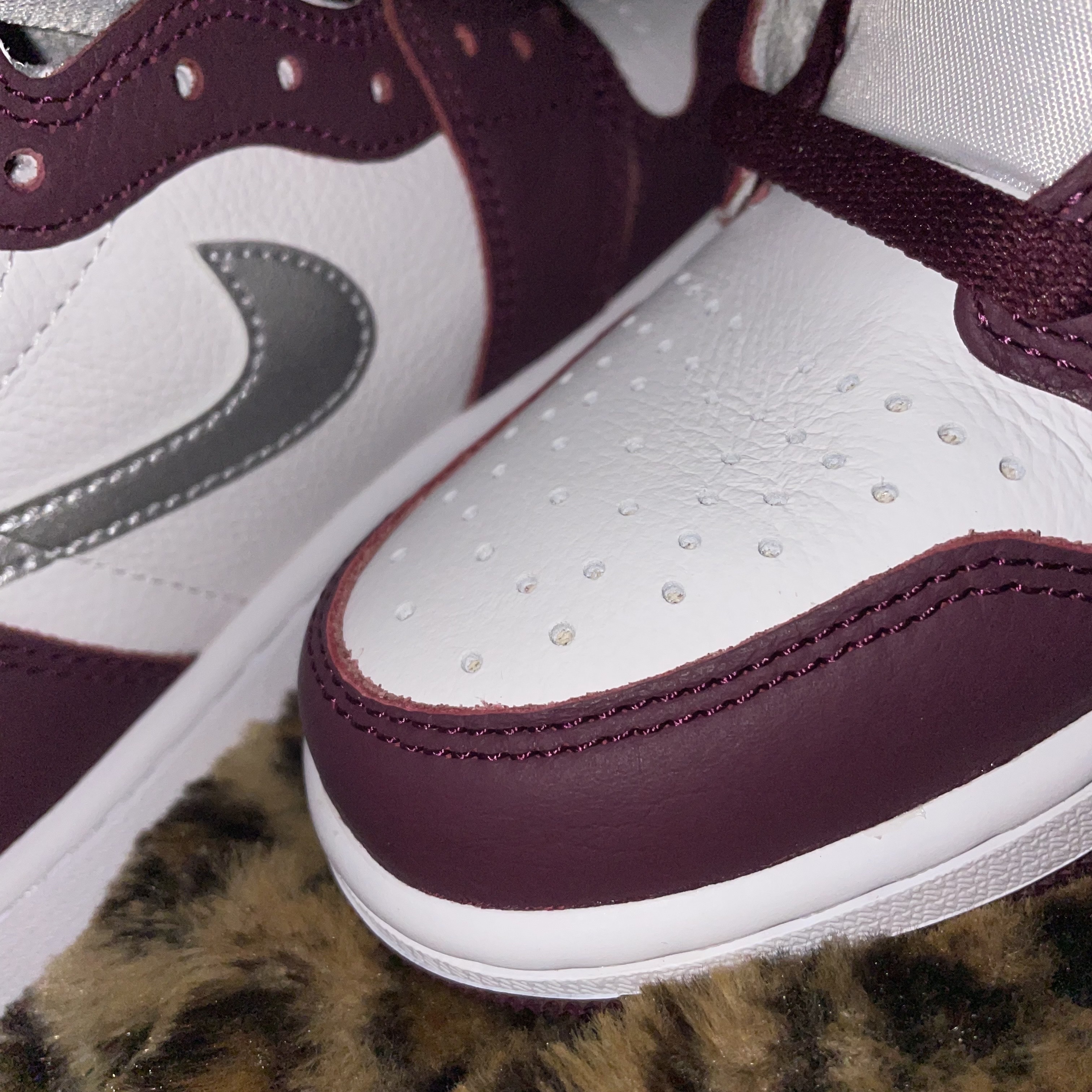 Jordan 1 Retro High OG Bordeaux, (GS) Jordan 1 Retro High OG Bordeaux 착용 스타일 - 2