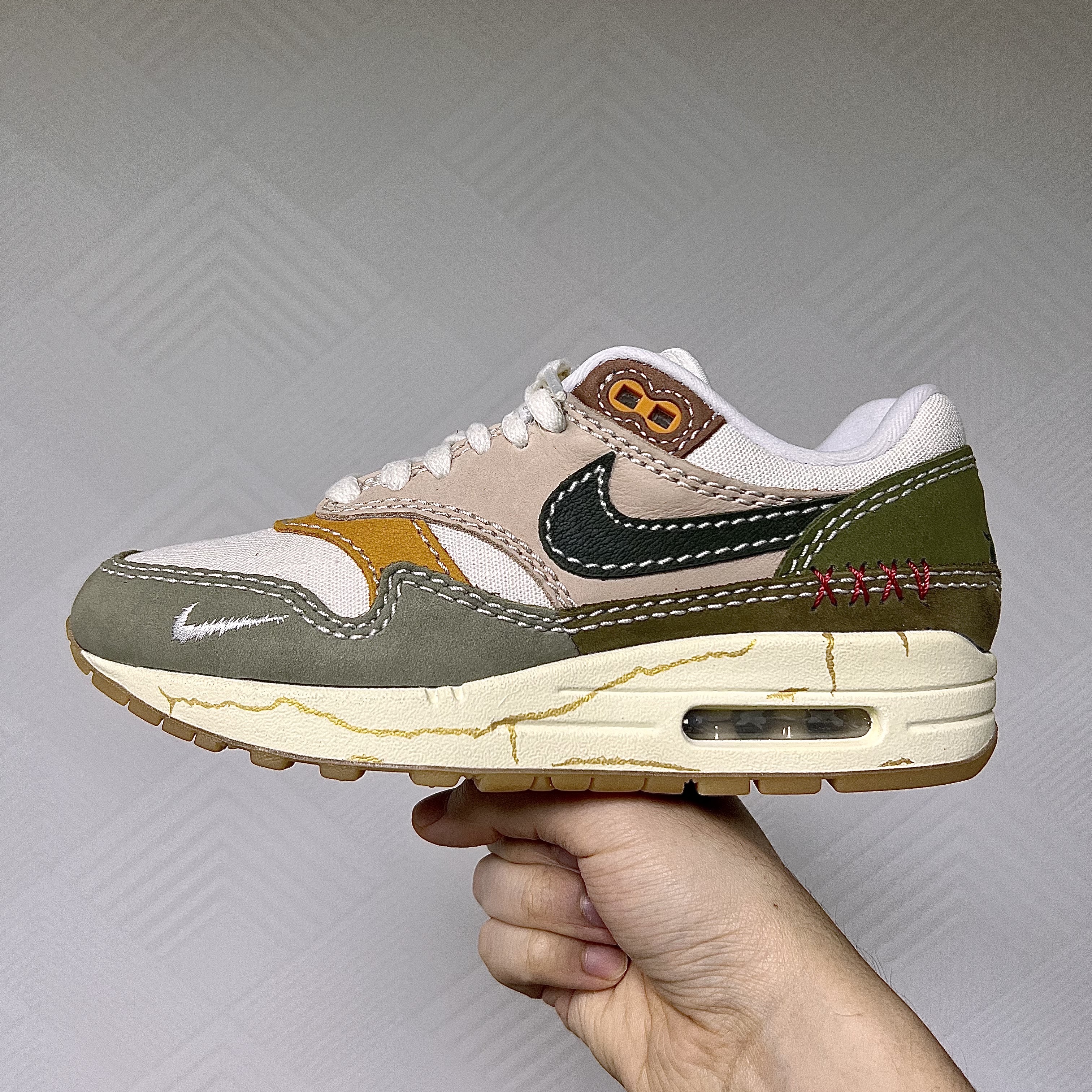 (W) Nike Air Max 1 Premium Wabisabi 착용 스타일 - 1