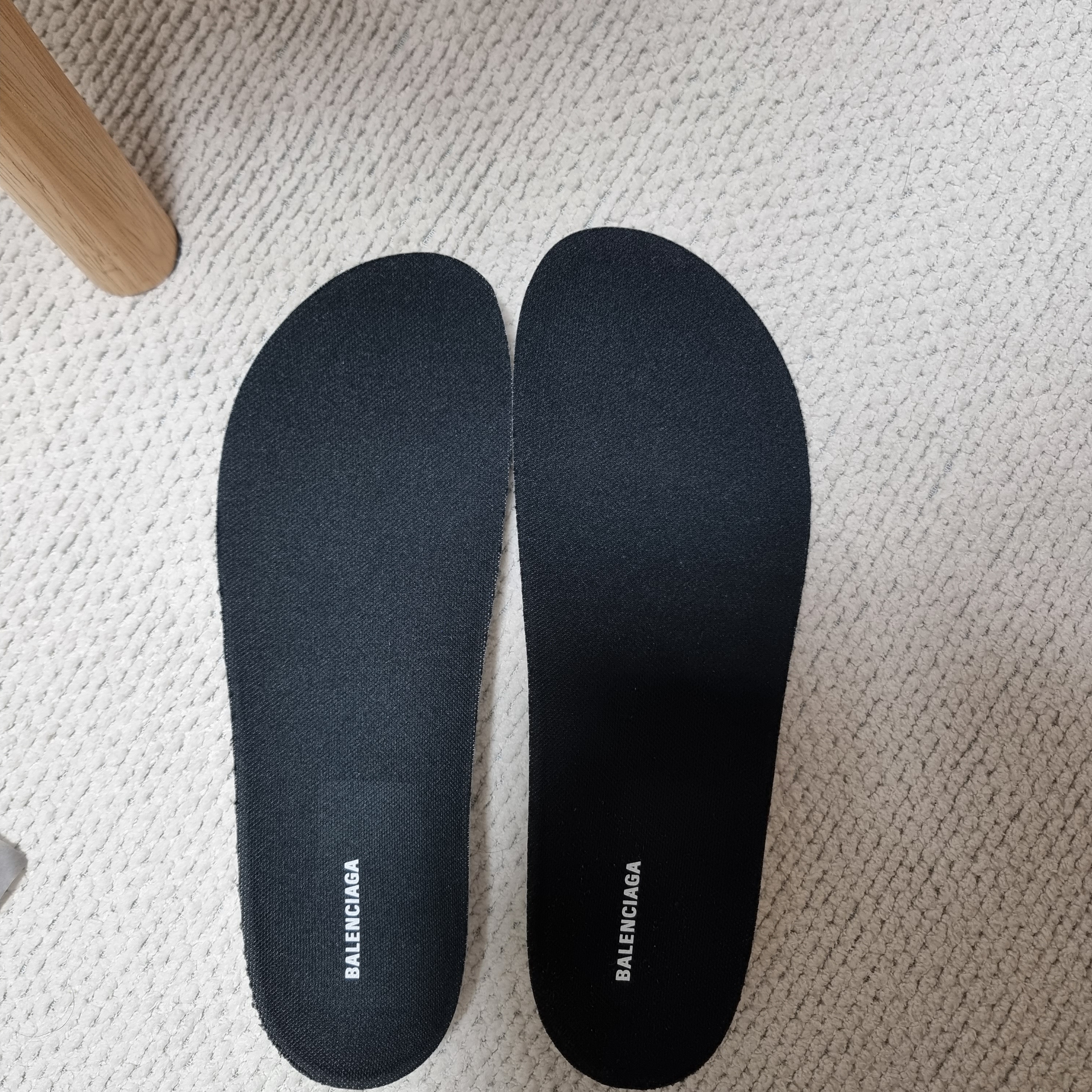 Balenciaga x Crocs Rubber Boot Black 착용 스타일 - 1