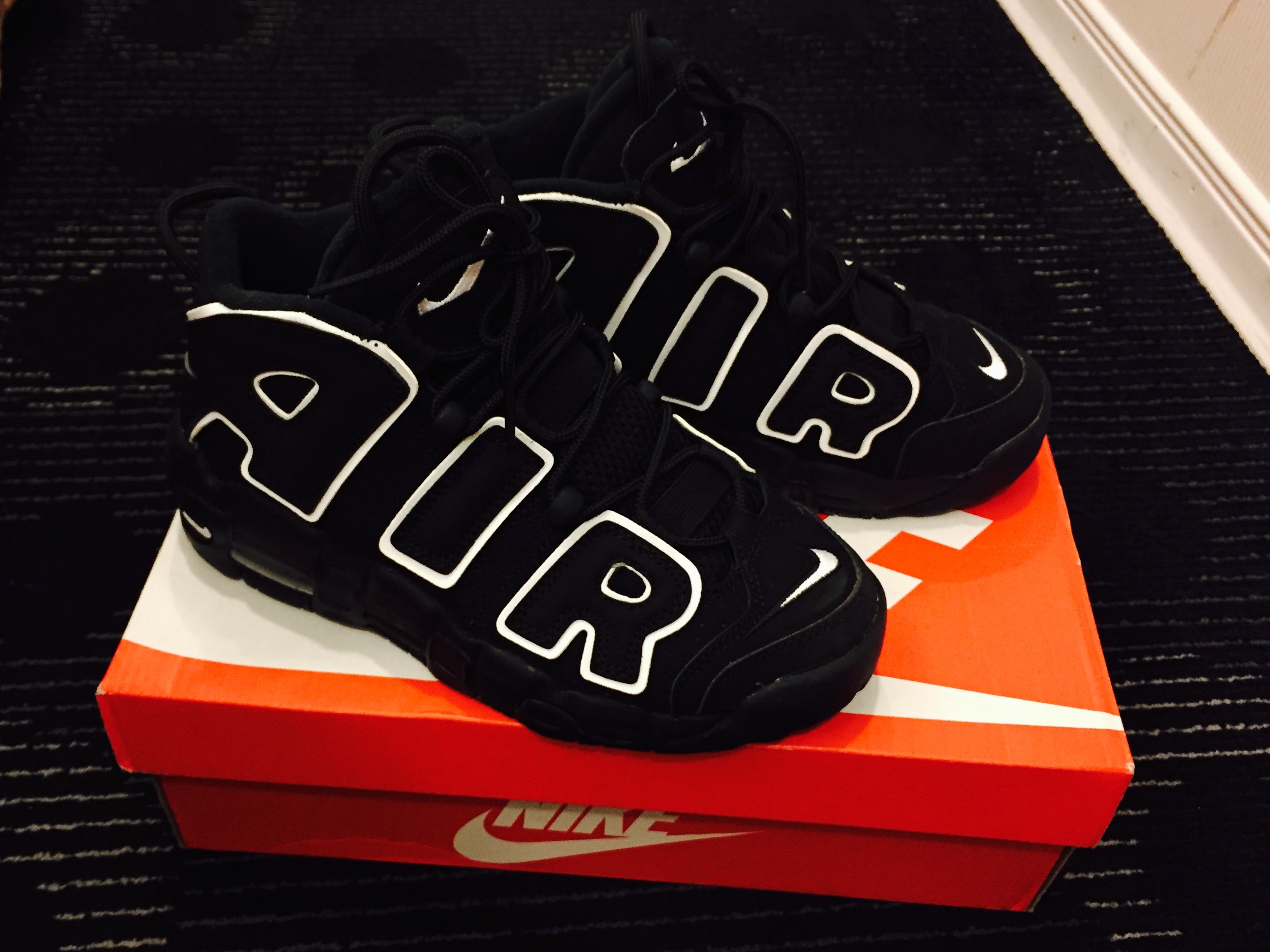 (GS) Nike Air More Uptempo Black White 2016 착용 스타일 - 2