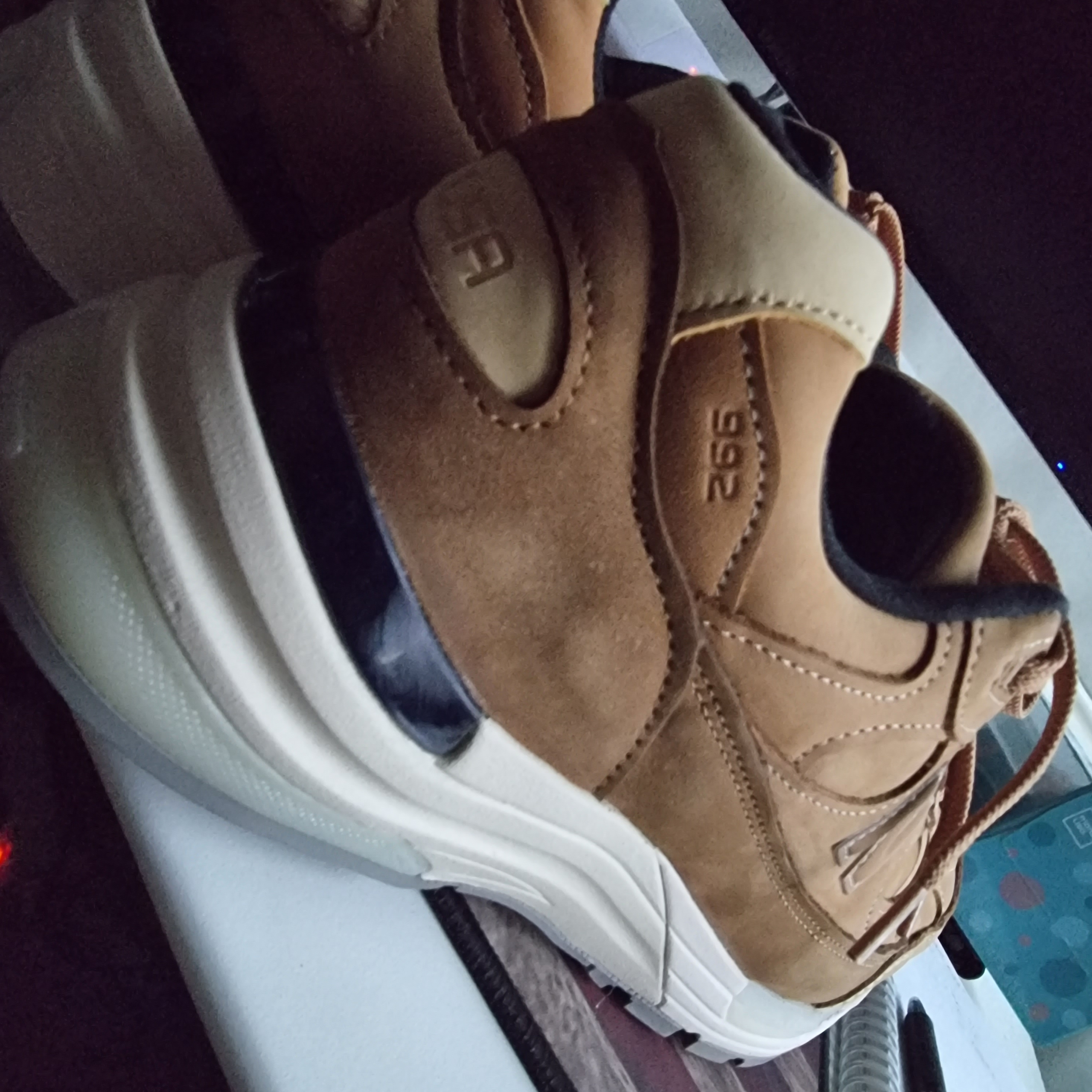 New Balance 992 Made in USA Brown 착용 스타일 - 2