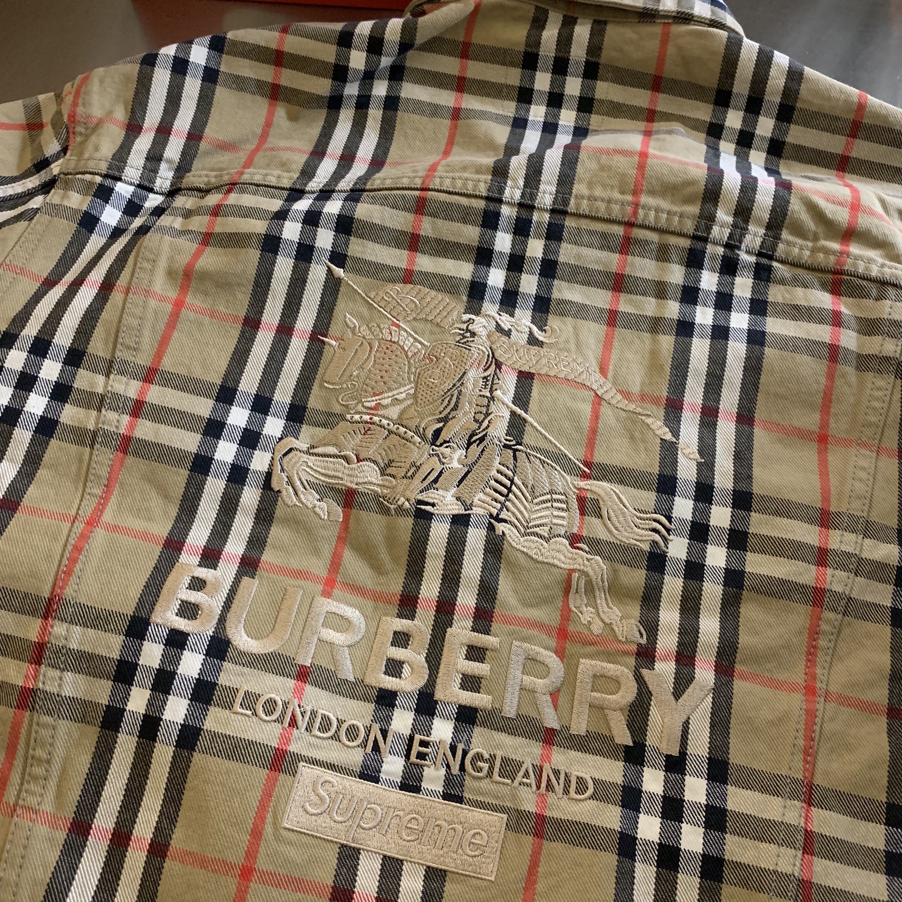 Supreme x Burberry Denim Trucker Jacket Beige - 22SS 착용 스타일