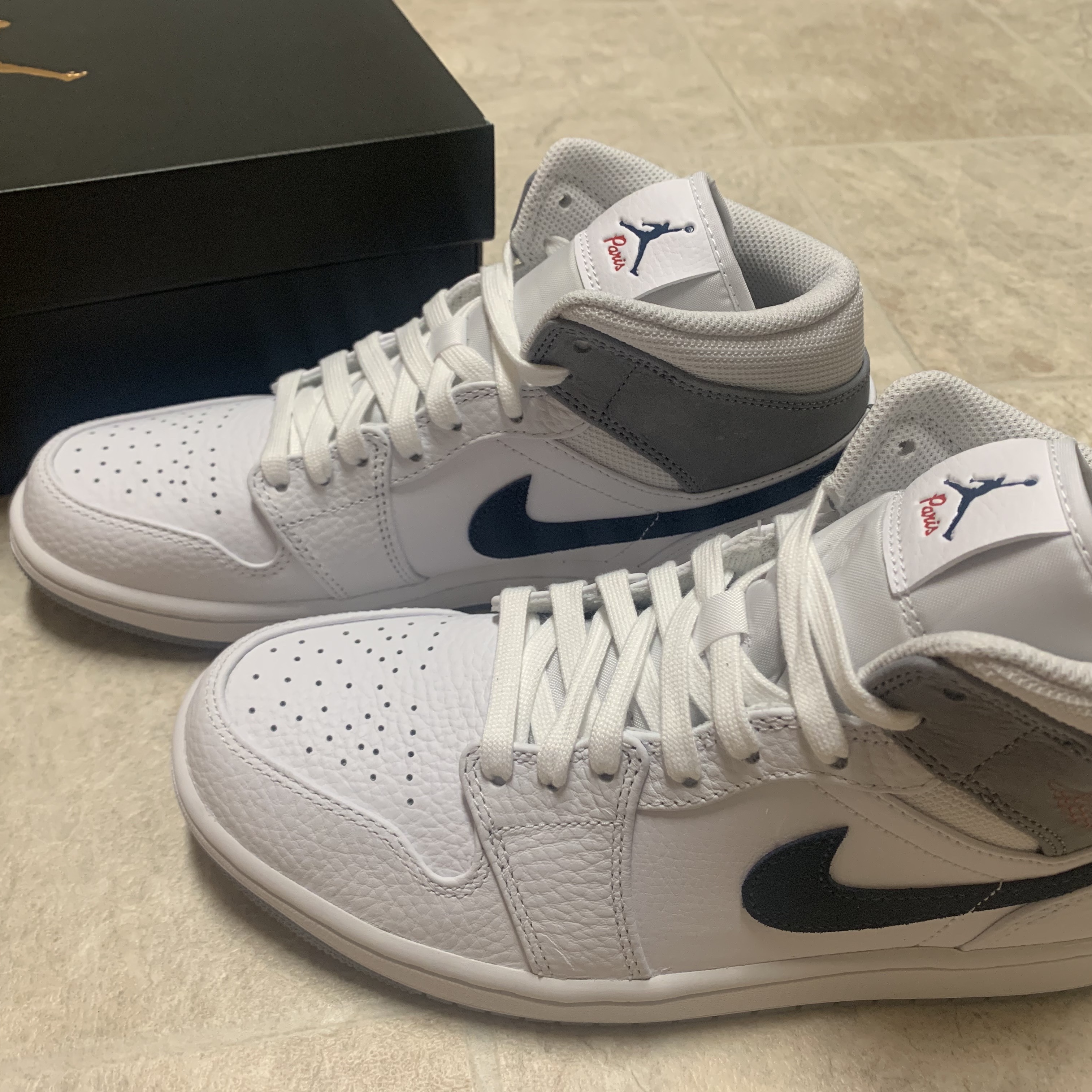 Jordan 1 Mid Paris 착용 스타일