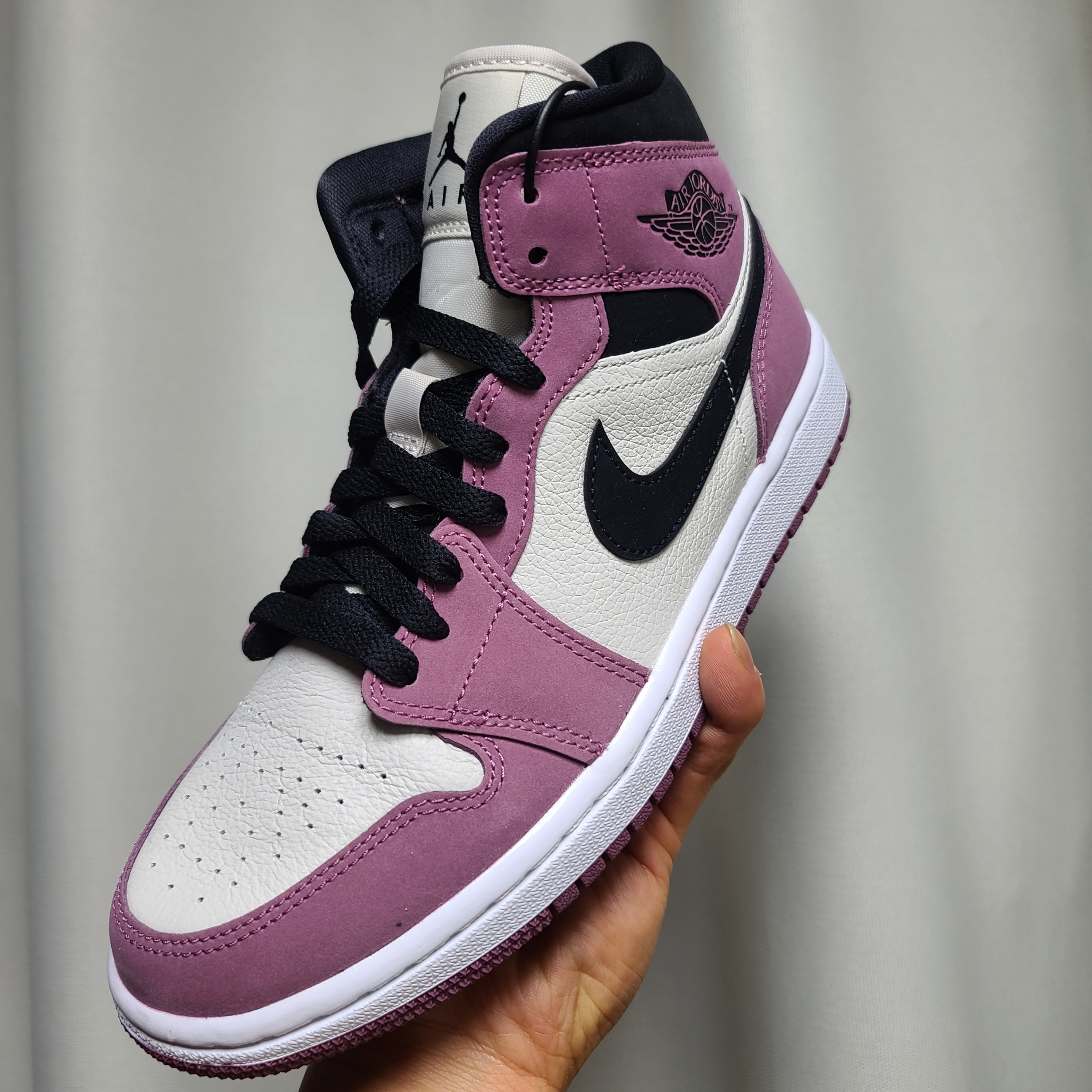 (W) Jordan 1 Mid SE Light Mulberry 착용 스타일 - 1