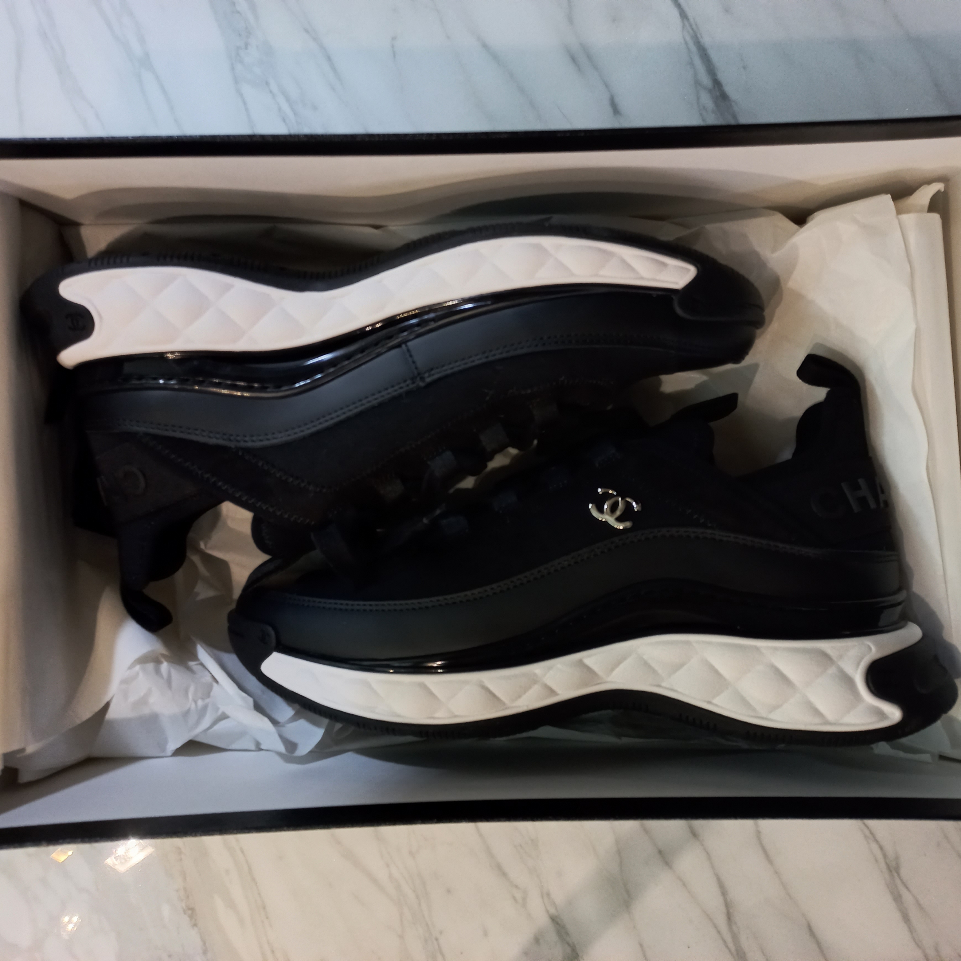 Chanel Mixed Fibers Sneakers Velvet Calfskin & Silver Black 착용 스타일