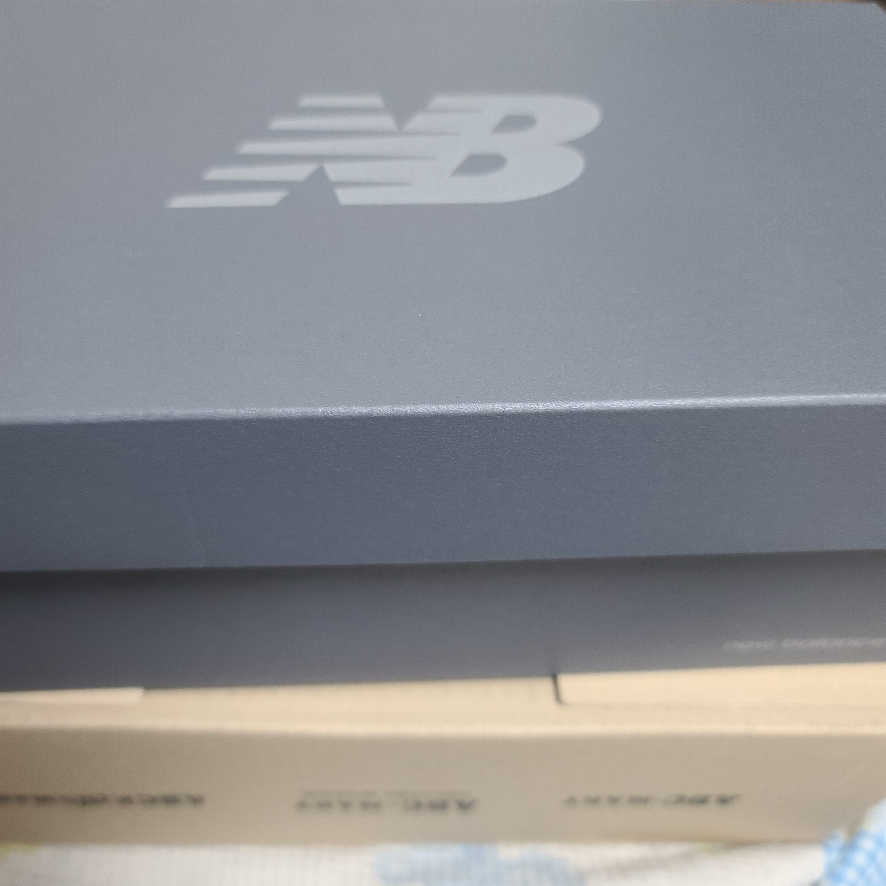New Balance 2002R Protection Pack Rain Cloud 착용 스타일 - 5