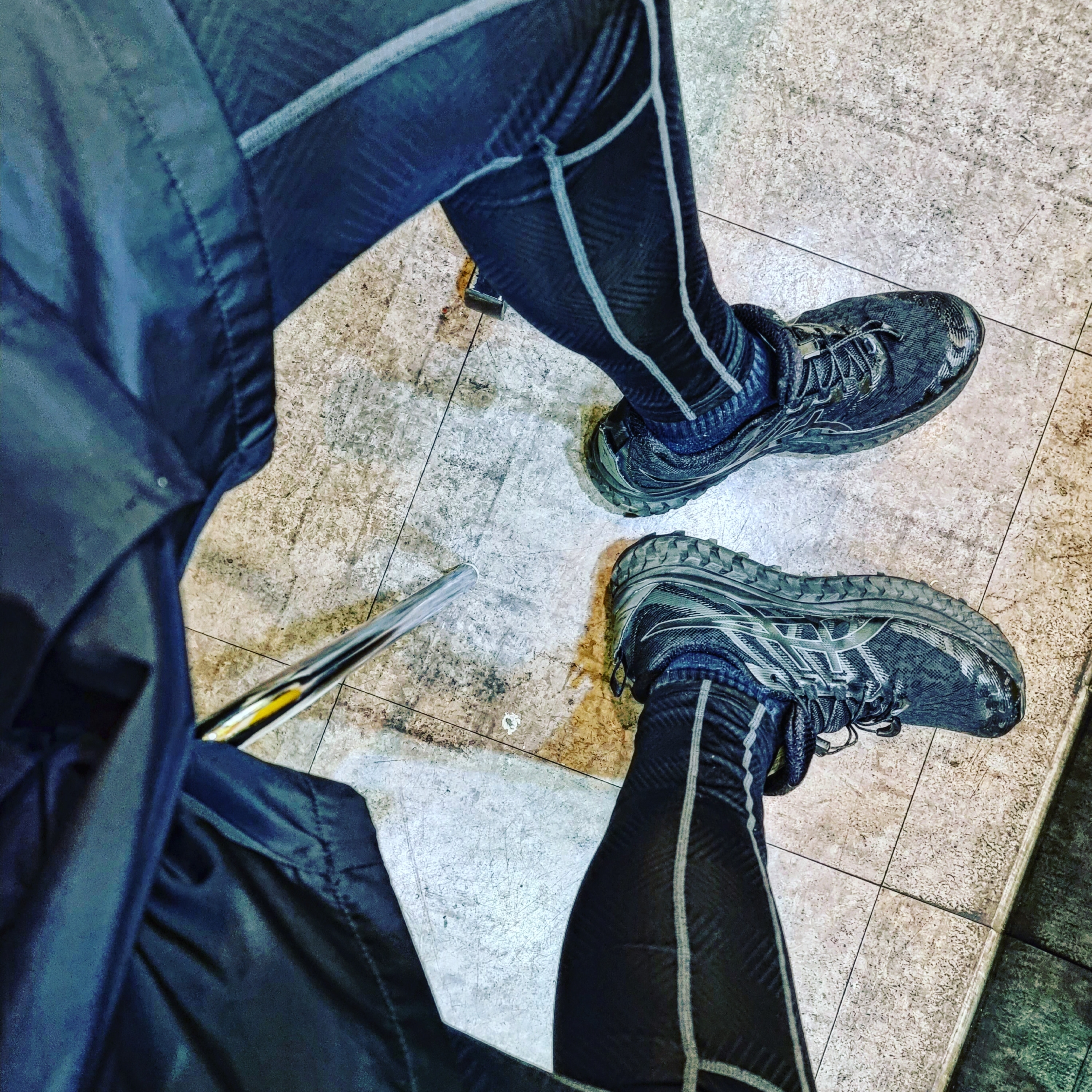 Asics Trabuco Max Black 착용 스타일 - 1