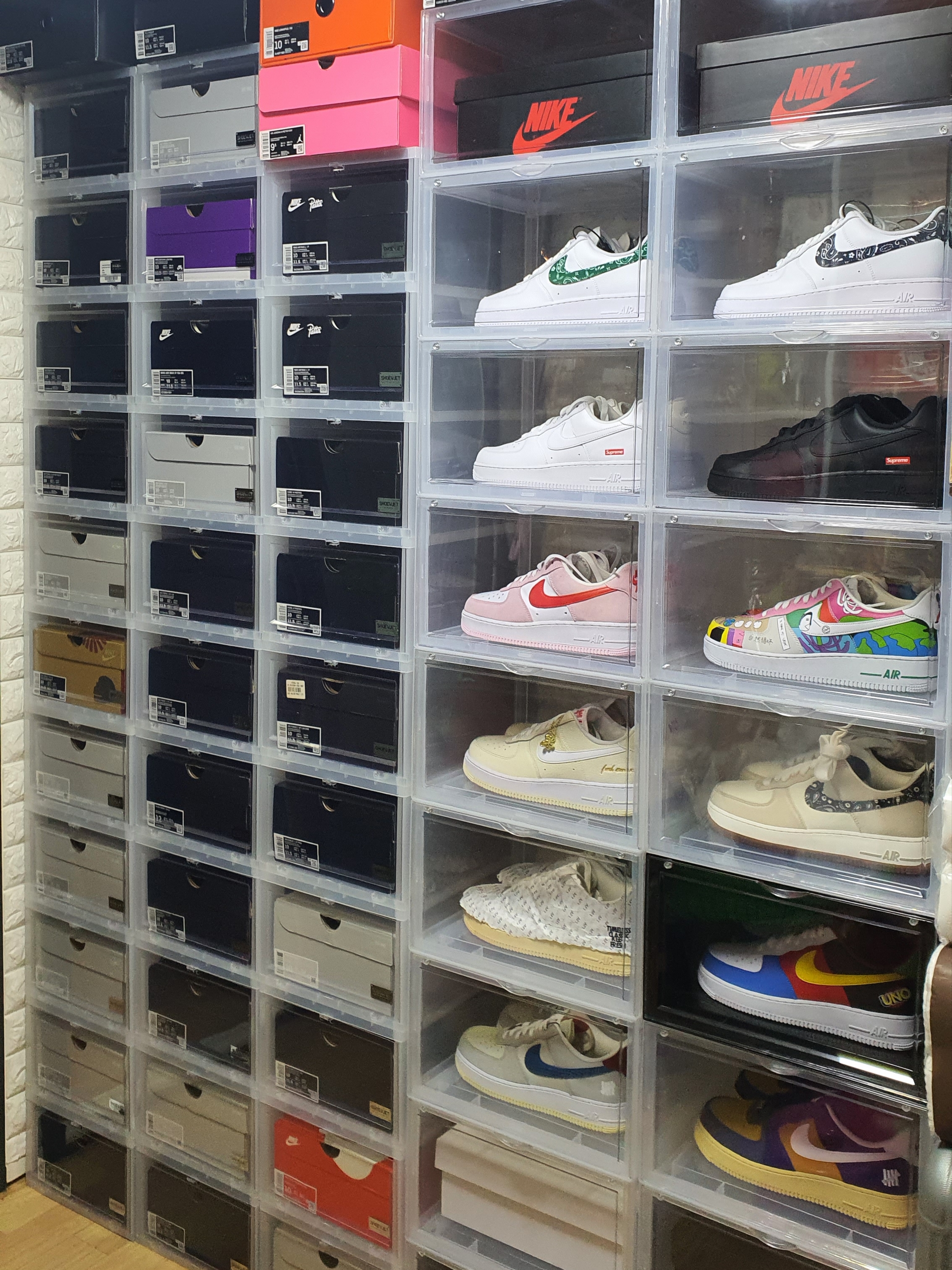 Nike x Supreme Air Force 1 Low White, (W) Nike Air Force 1 '07 Essential Paisley Swoosh White Black 착용 스타일