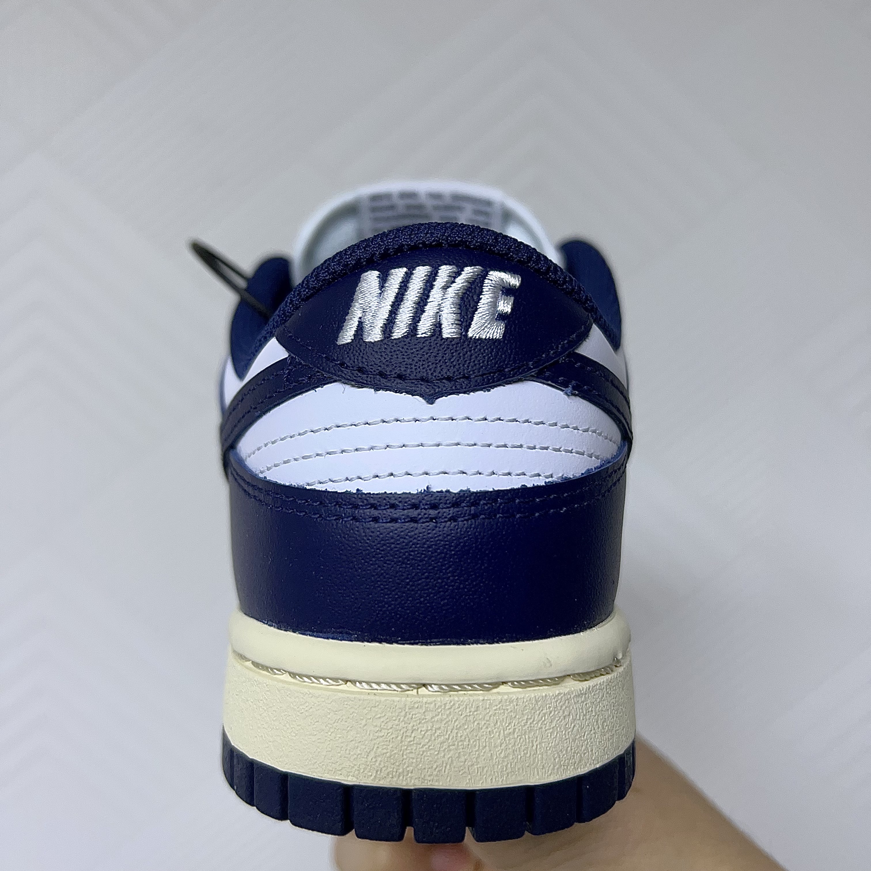 (W) Nike Dunk Low Vintage Midnight Navy 착용 스타일 - 3