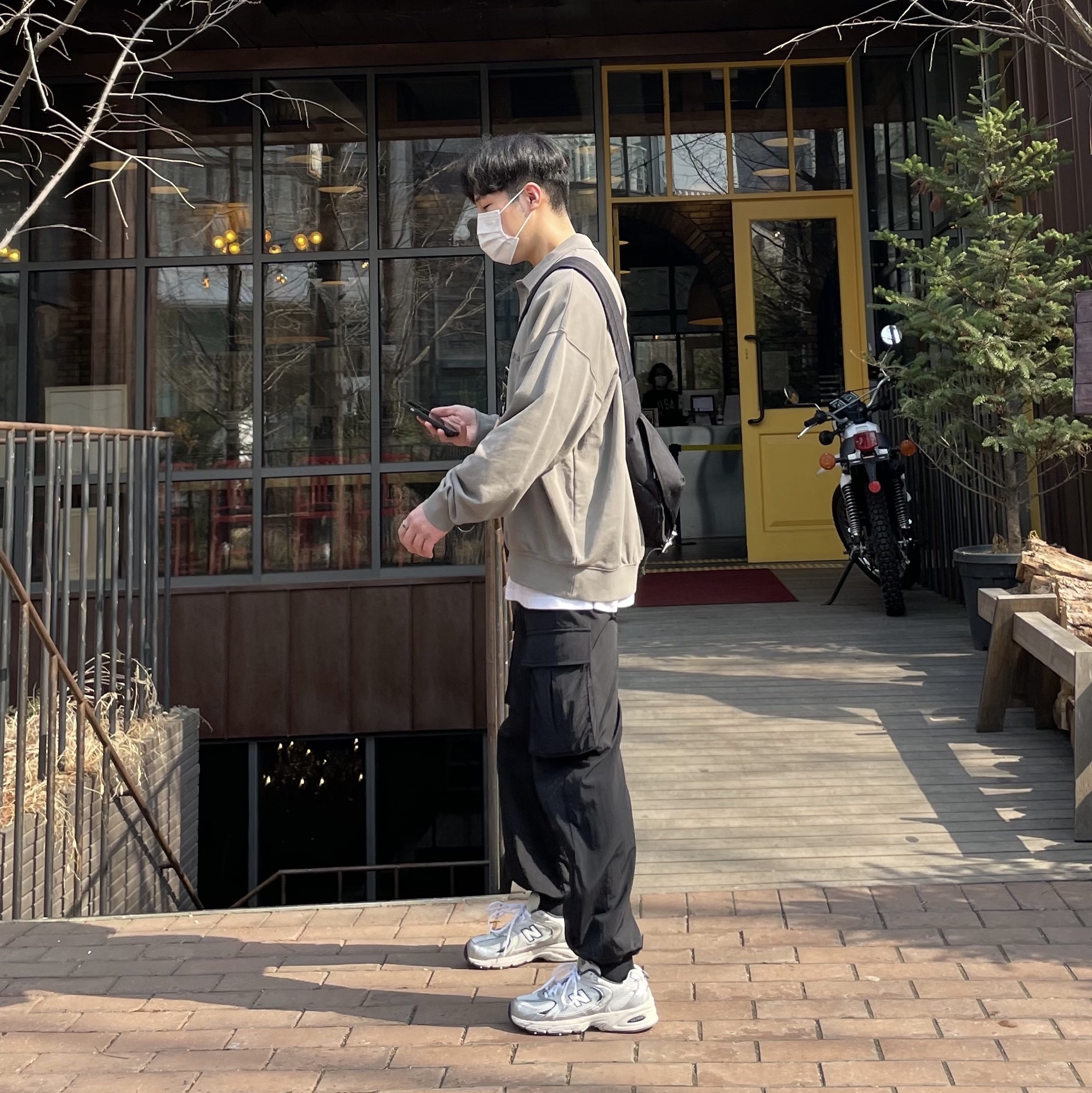 New Balance 530 Steel Grey, Essentials Long Sleeve Boxy Polo Cement - 20FW 착용 스타일 - 3