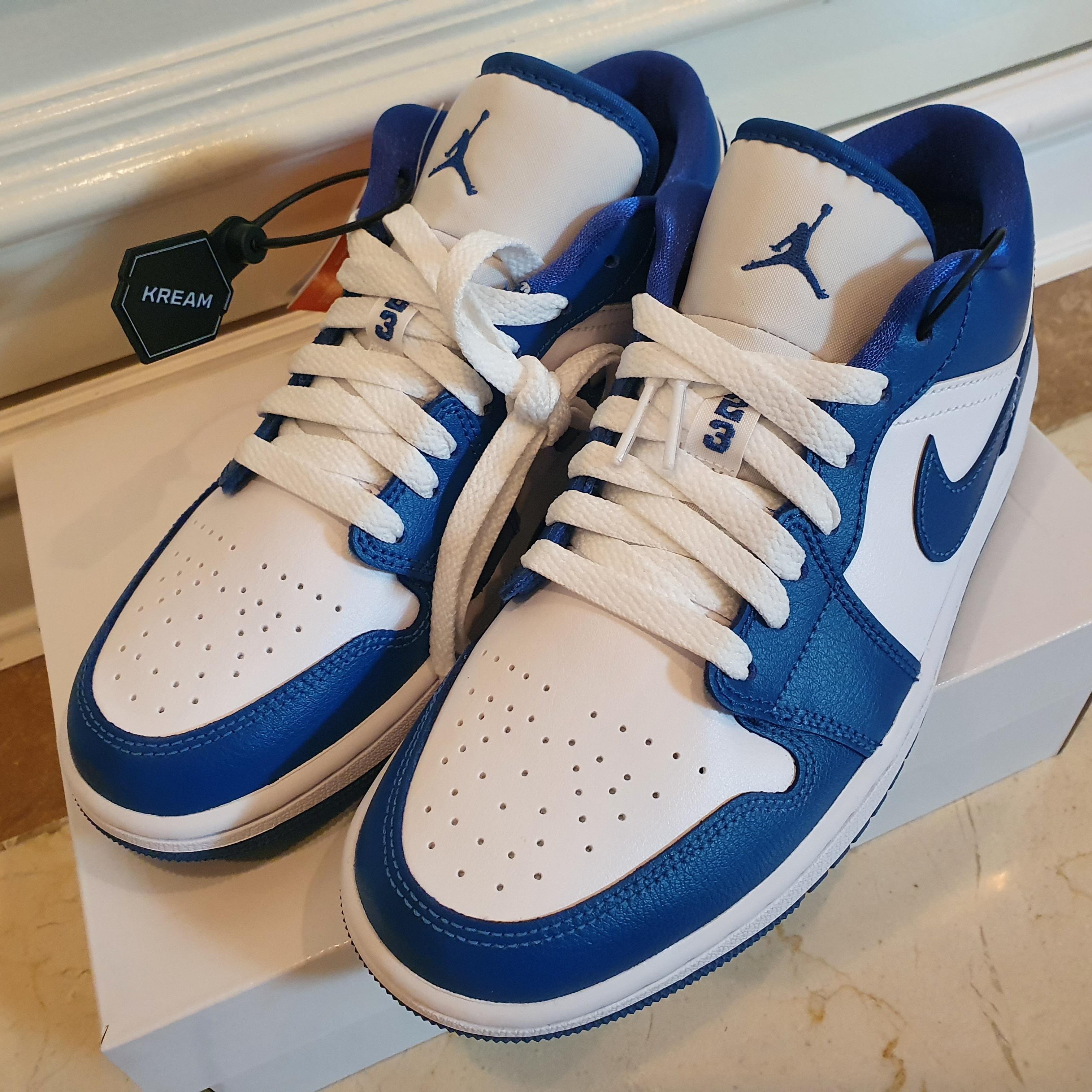 (W) Jordan 1 Low White Dark Marina Blue 착용 스타일 - 2