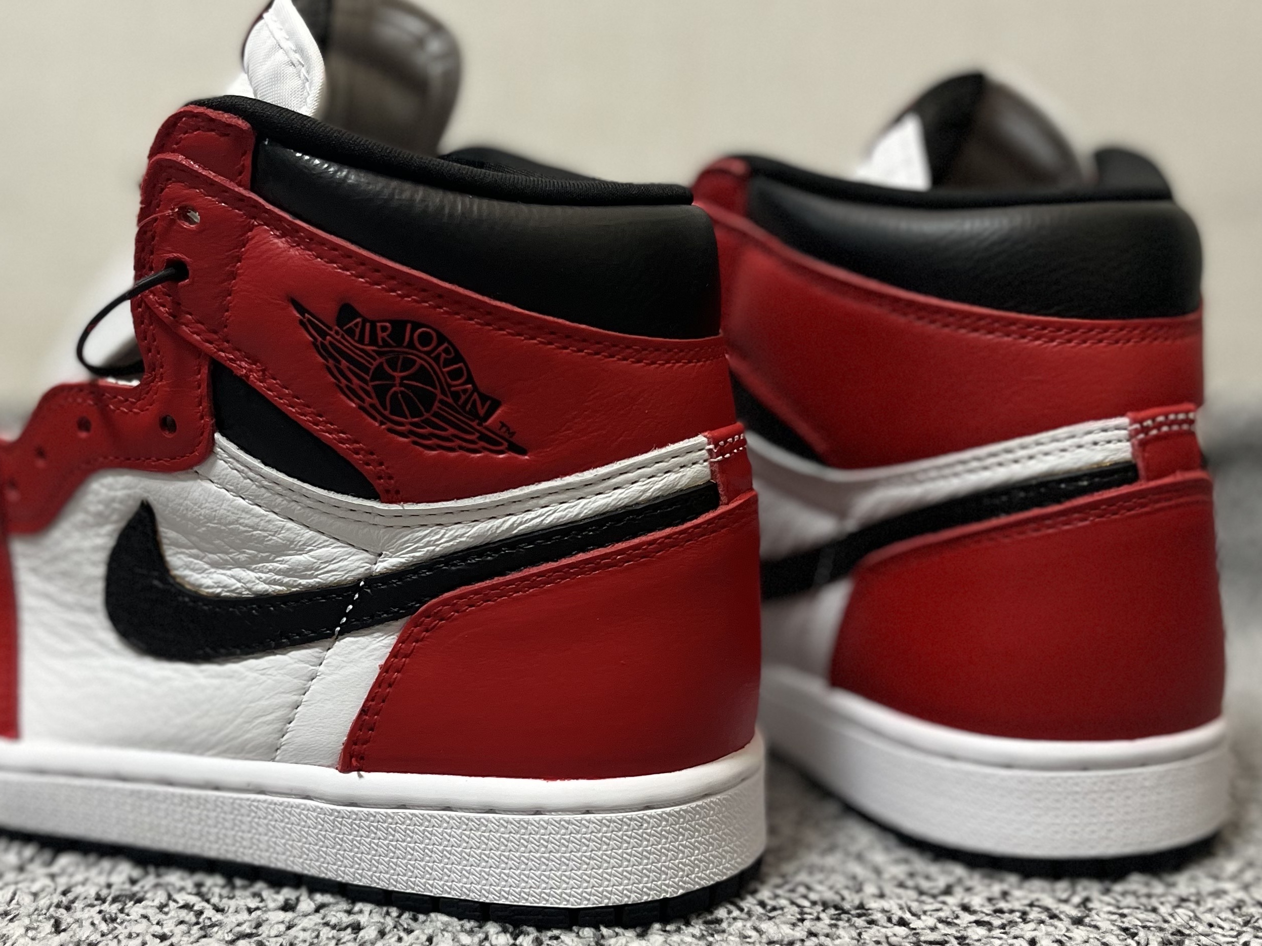 Jordan 1 Retro High OG Light Fusion Red 착용 스타일 - 3