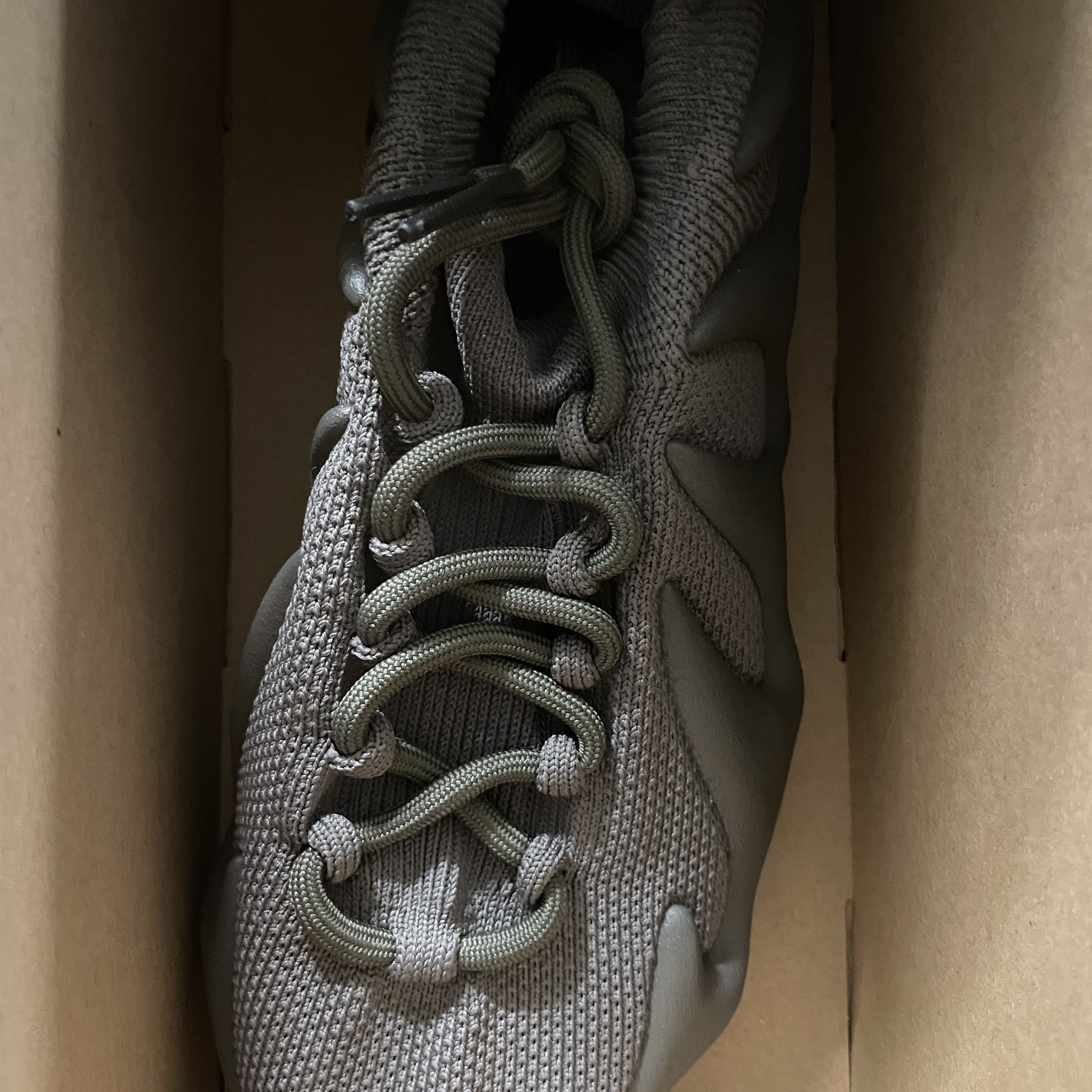 Adidas Yeezy 450 Cinder 착용 스타일 - 4