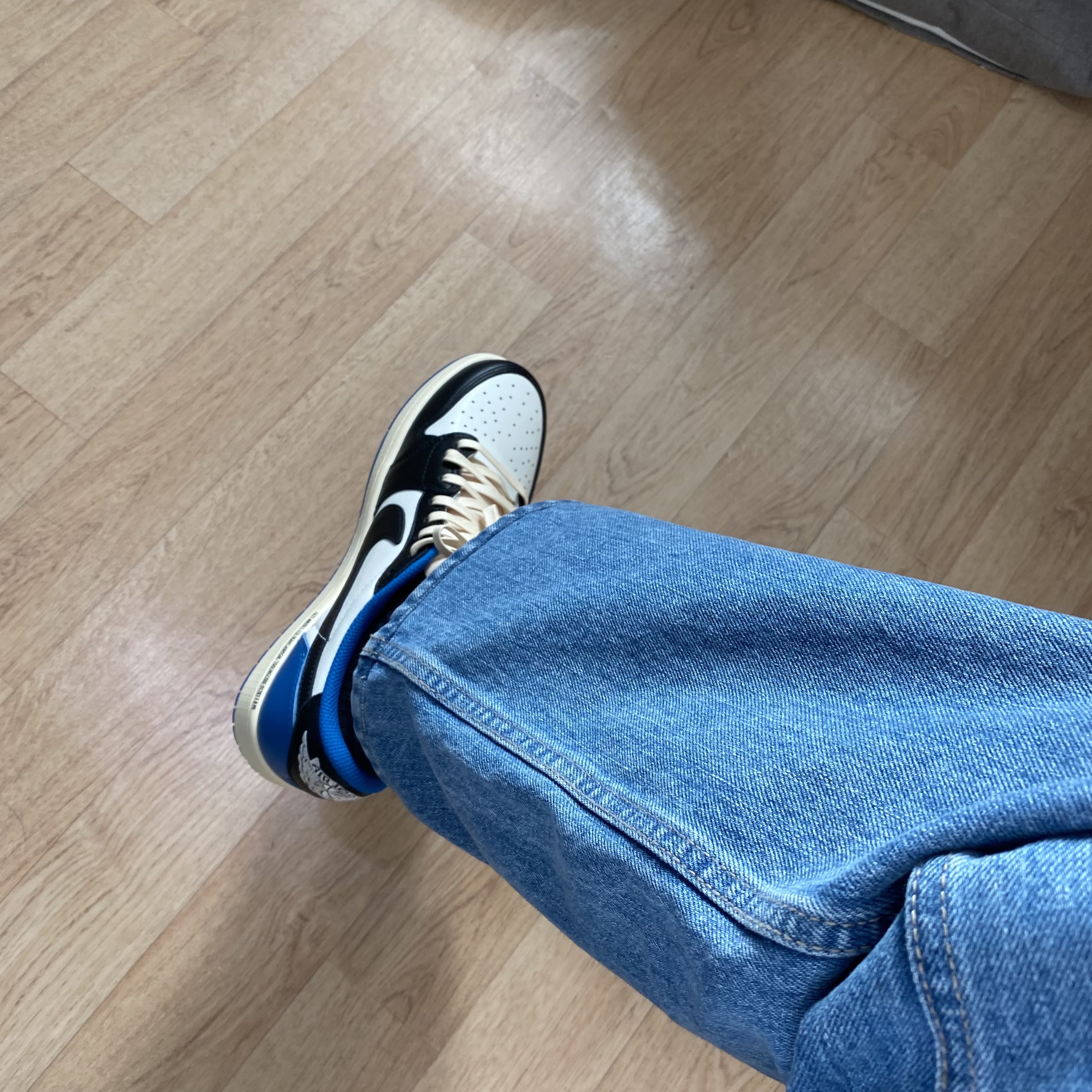 Jordan 1 x Travis Scott x Fragment Retro Low OG SP Military Blue 착용 스타일 - 2