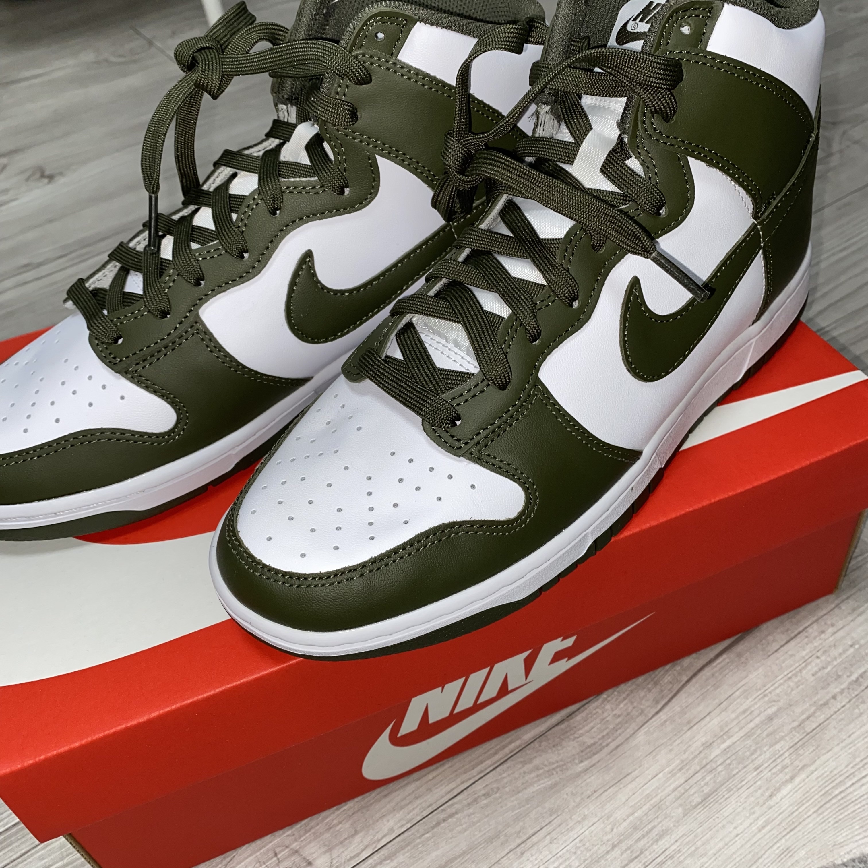Nike Dunk High Retro Championship Khaki 착용 스타일 - 2
