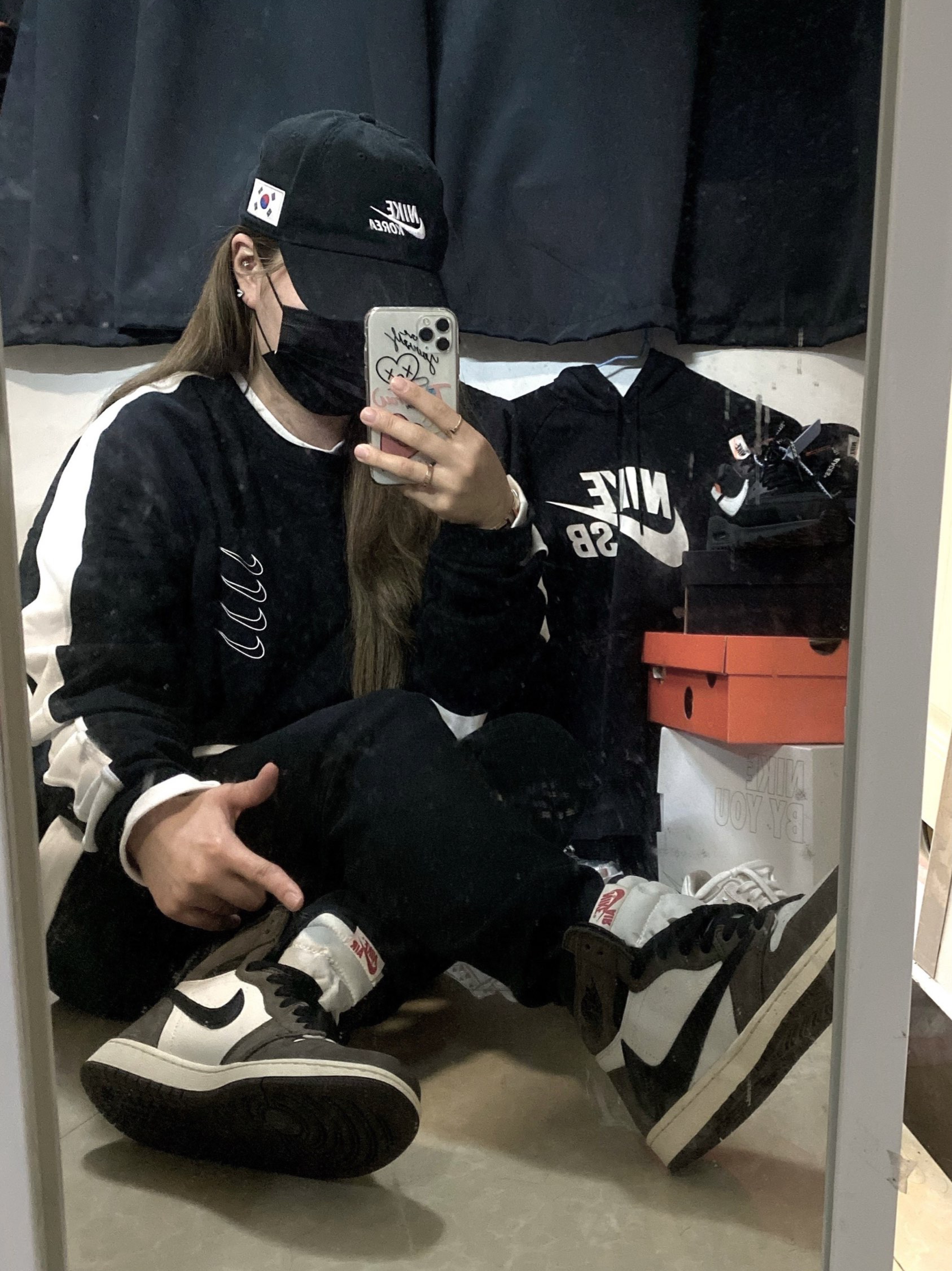 Jordan 1 x Travis Scott Retro High OG SP Mocha, Nike H86 Korea Cap Black 착용 스타일