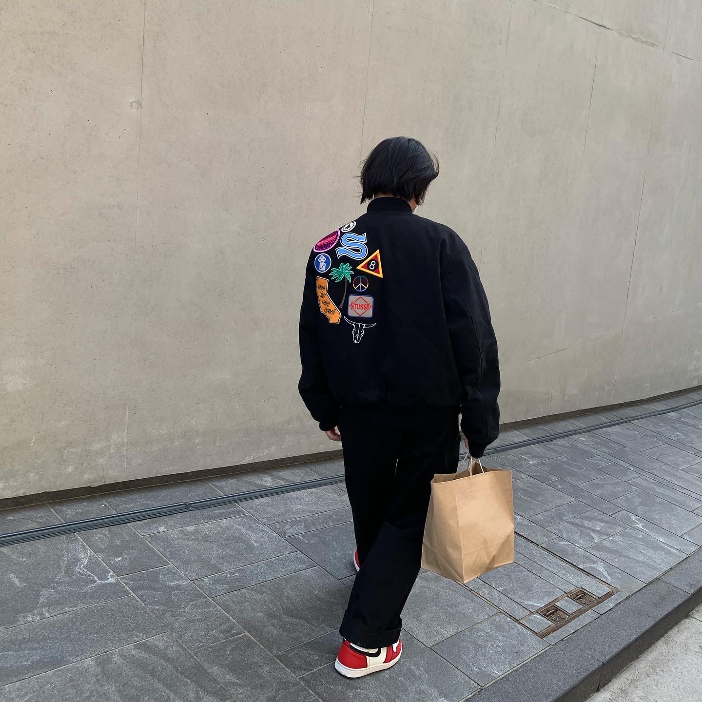 Stussy Souvenir Stadium Bomber Black, Jordan 1 Retro High OG Defiant SB LA to Chicago 착용 스타일 - 1