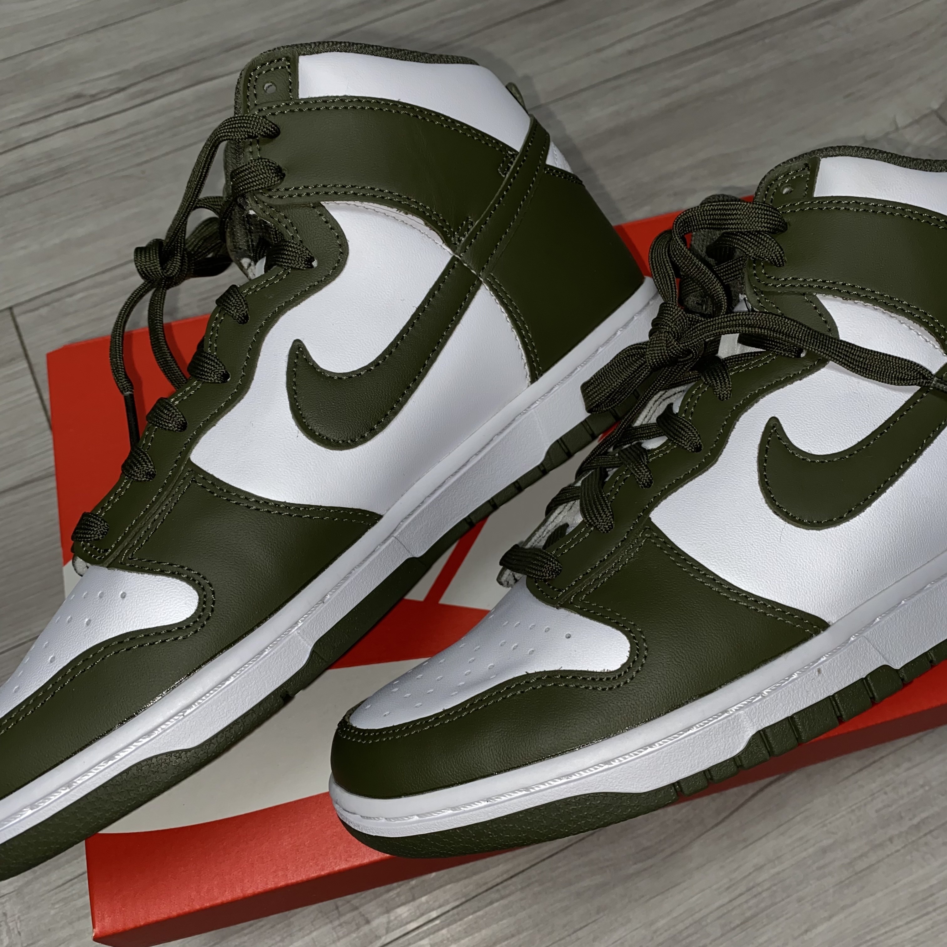 Nike Dunk High Retro Championship Khaki 착용 스타일 - 1