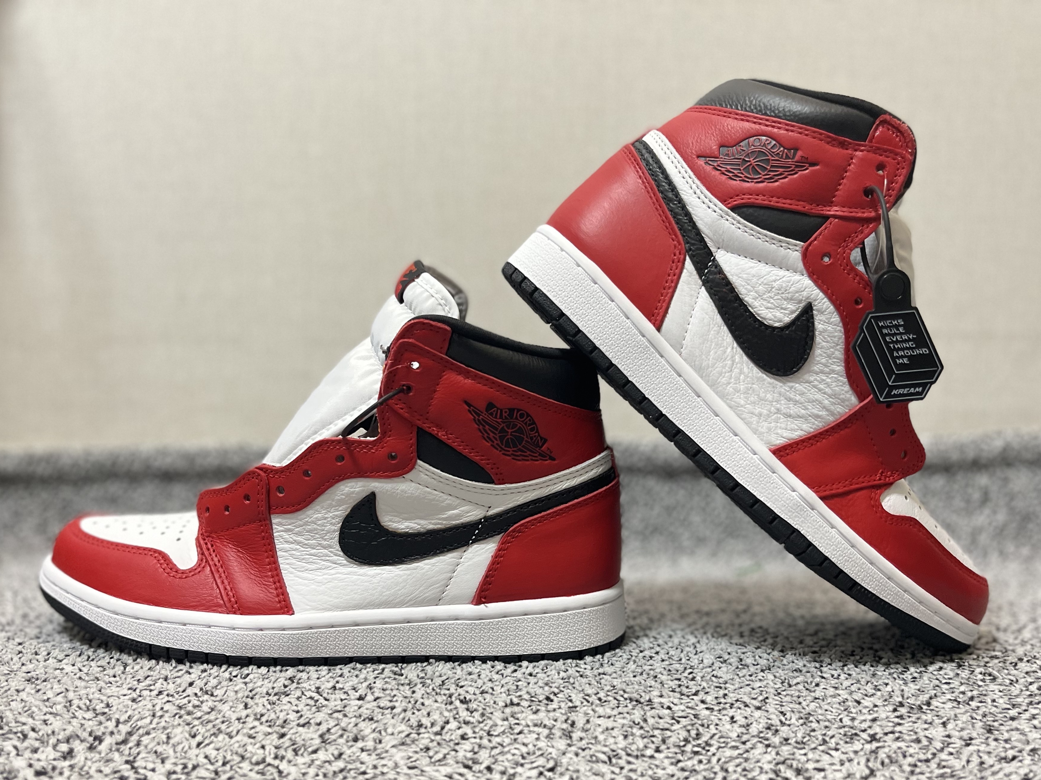Jordan 1 Retro High OG Light Fusion Red 착용 스타일 - 2