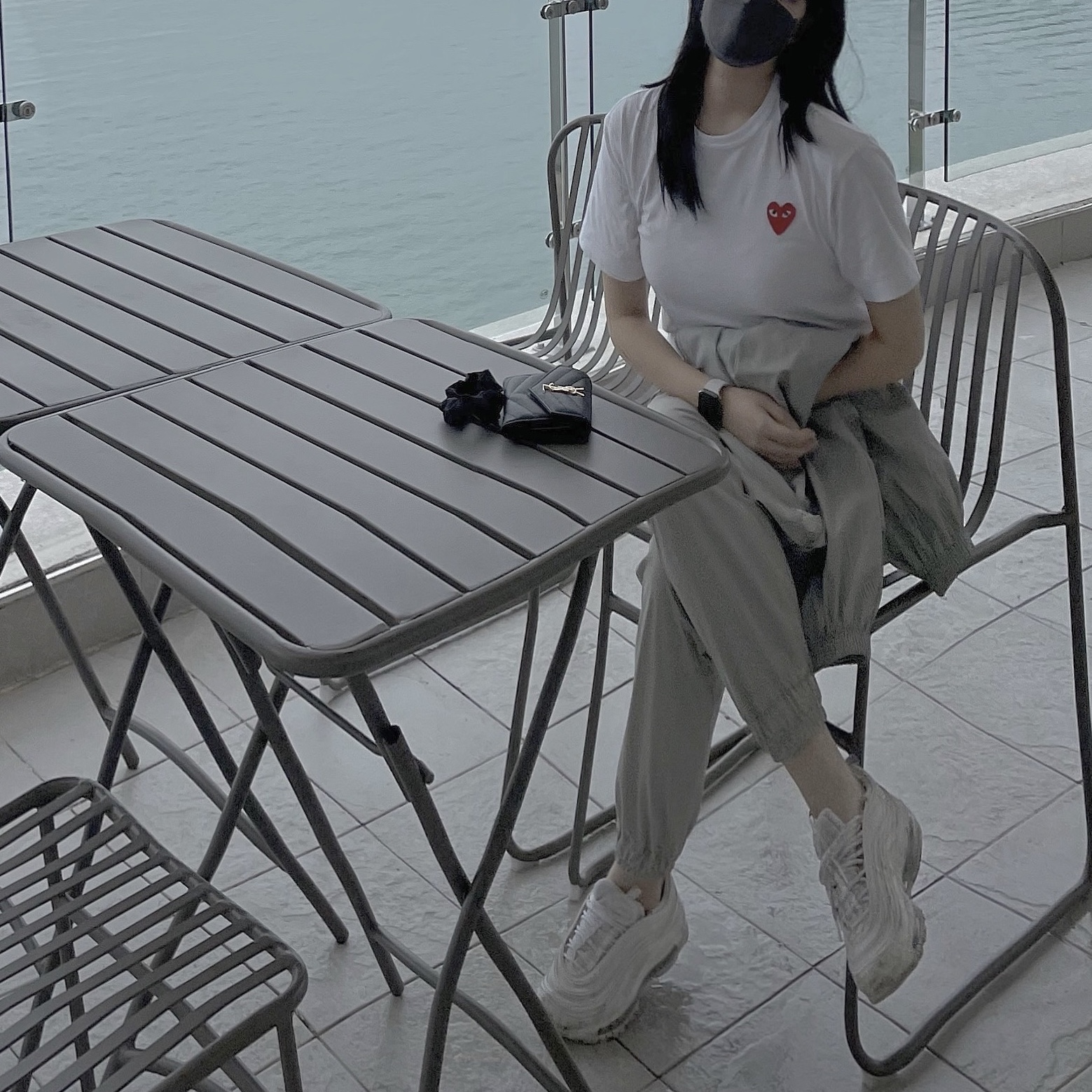 Play Comme des Garcons Red Heart T-Shirt White, (W) Nike Air Max 97 White Pure Platinum 착용 스타일 - 1