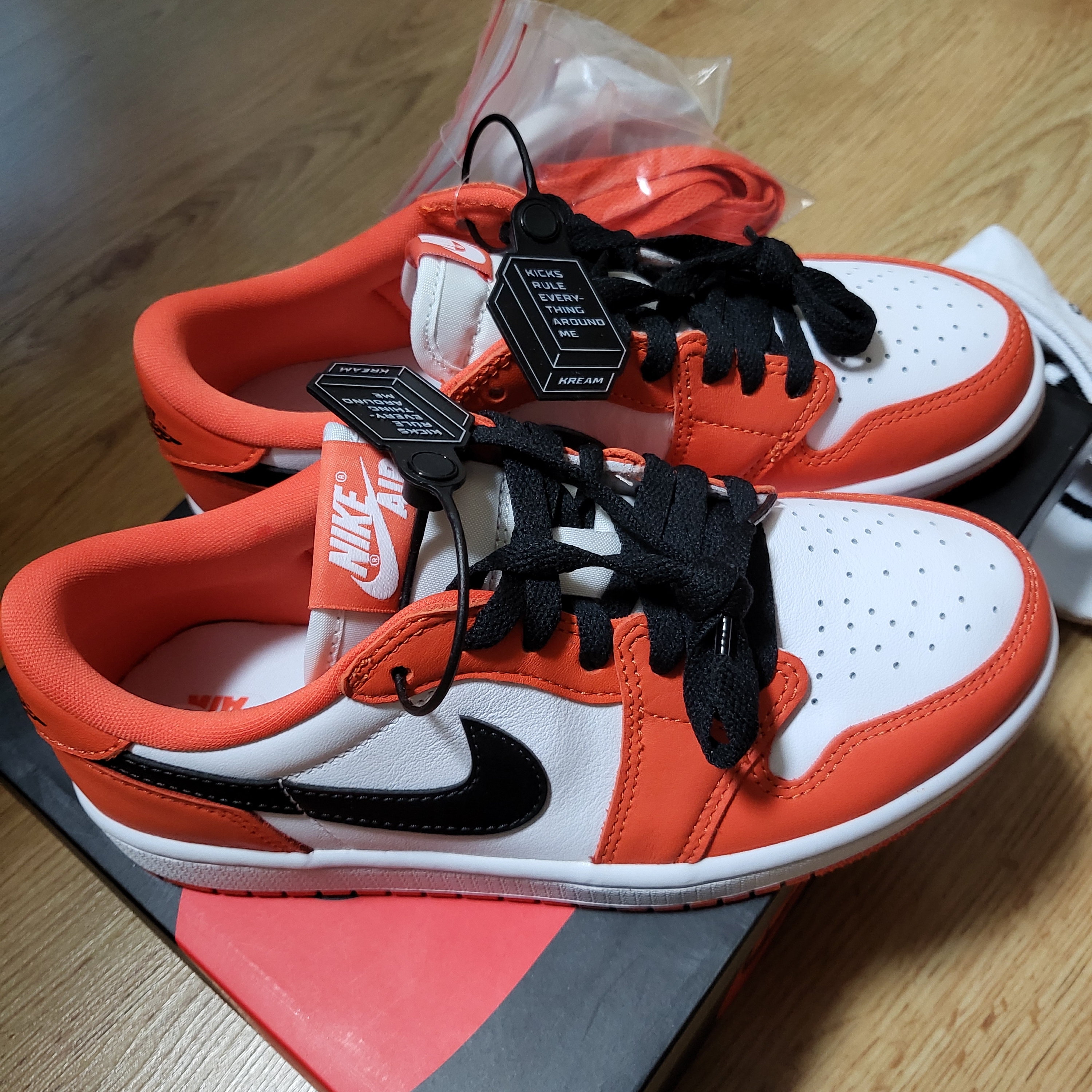 (W) Jordan 1 Low OG Starfish 착용 스타일 - 2