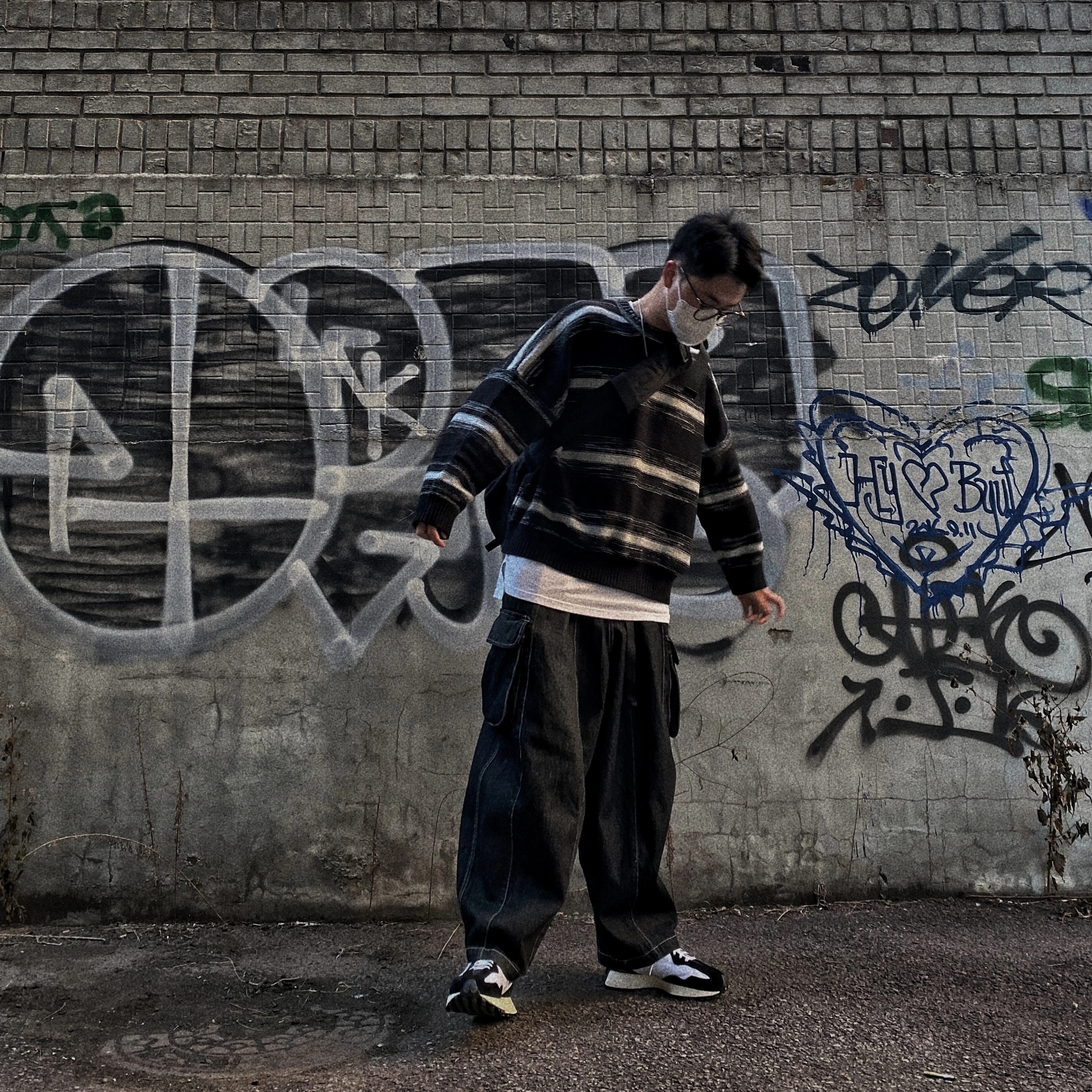 New Balance 327 Black White 착용 스타일