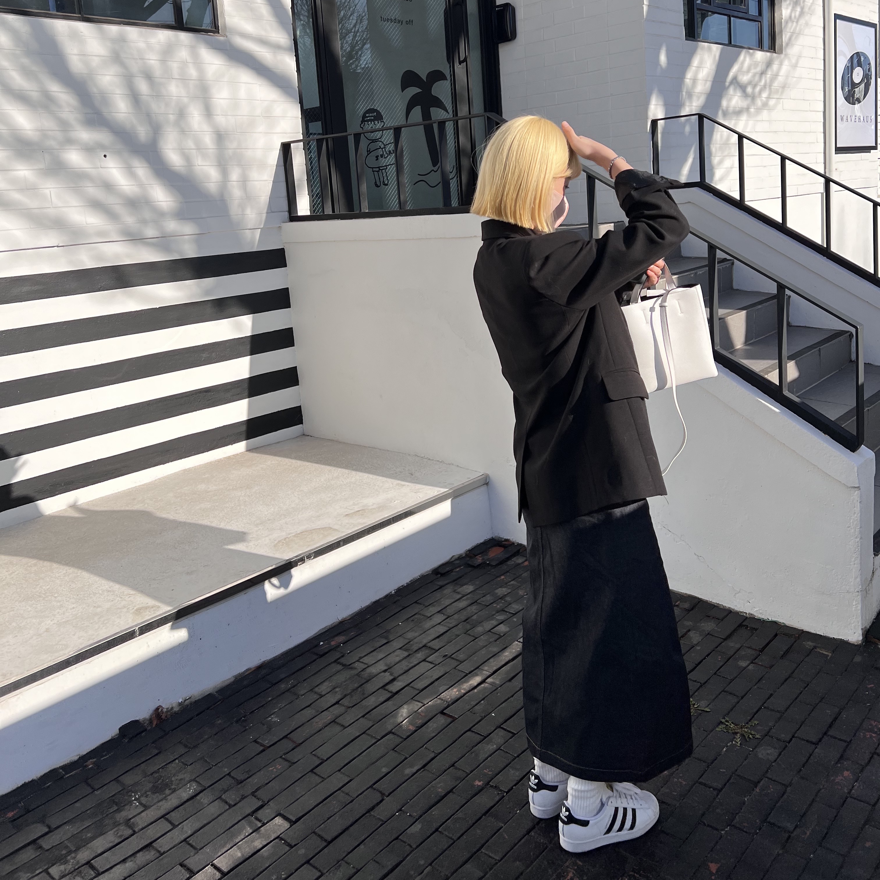 Adidas Superstar White Black 착용 스타일 - 3