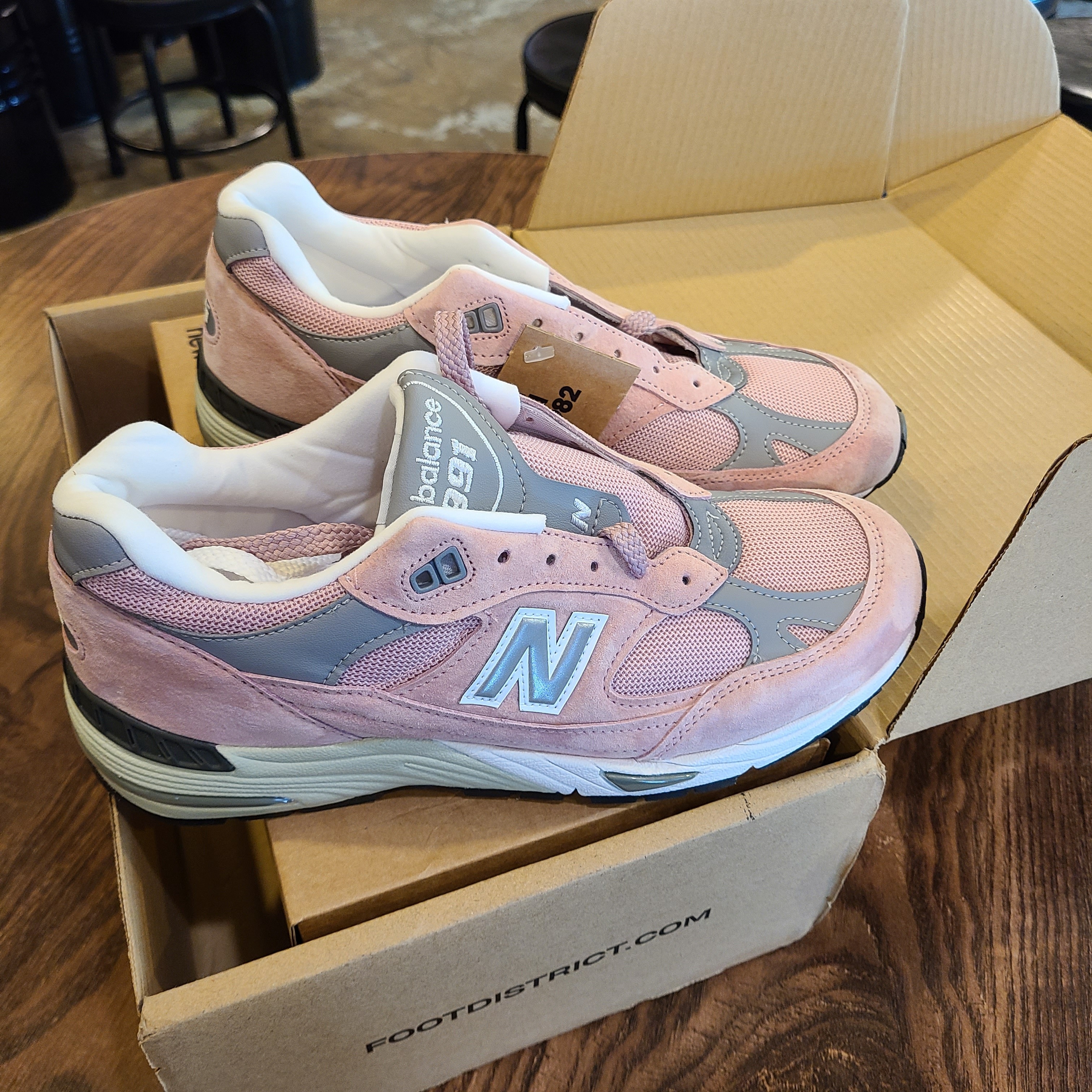 New Balance 991 Made in UK Shy Pink 착용 스타일 - 1