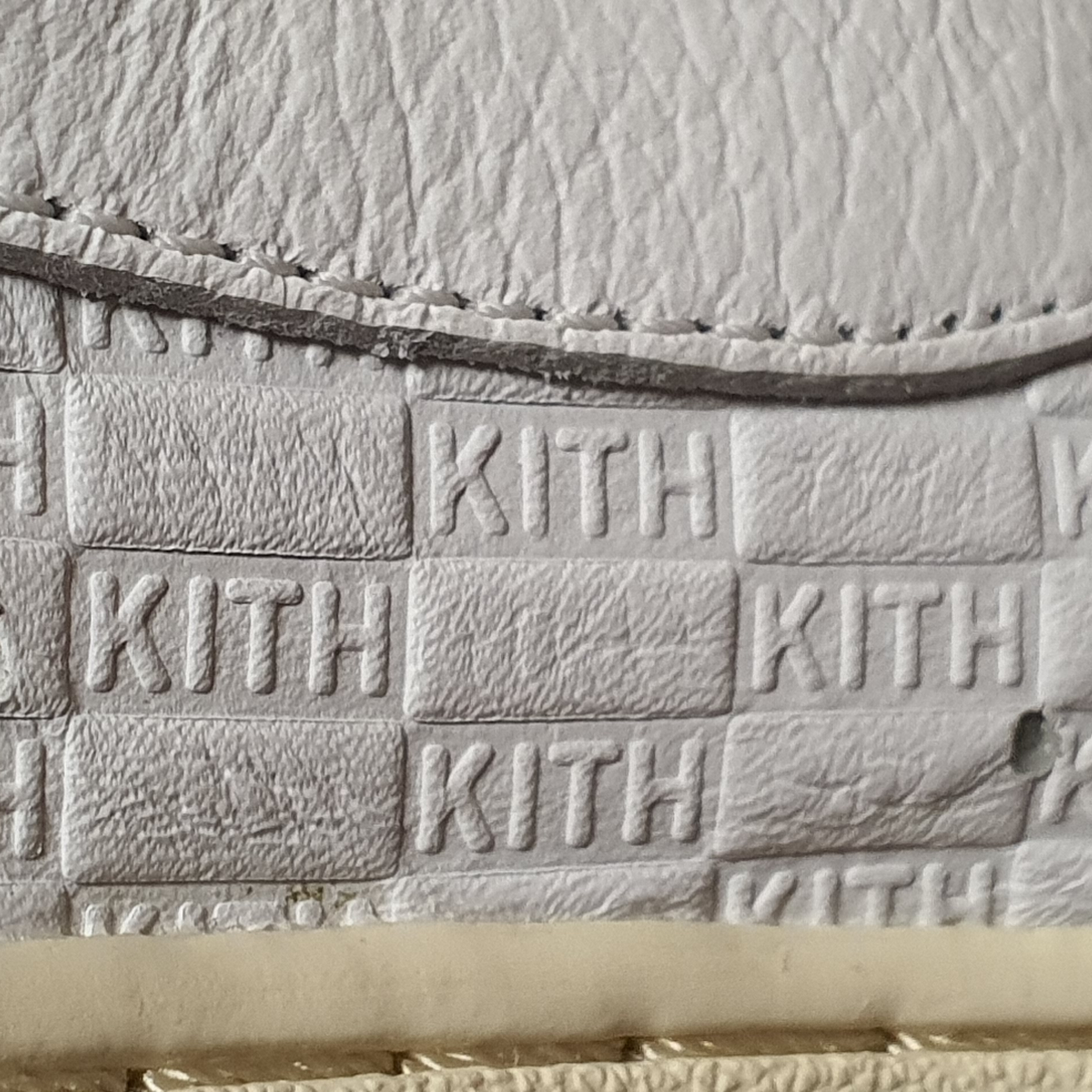 Nike x Kith Air Force 1 Low Hawaii 착용 스타일 - 3