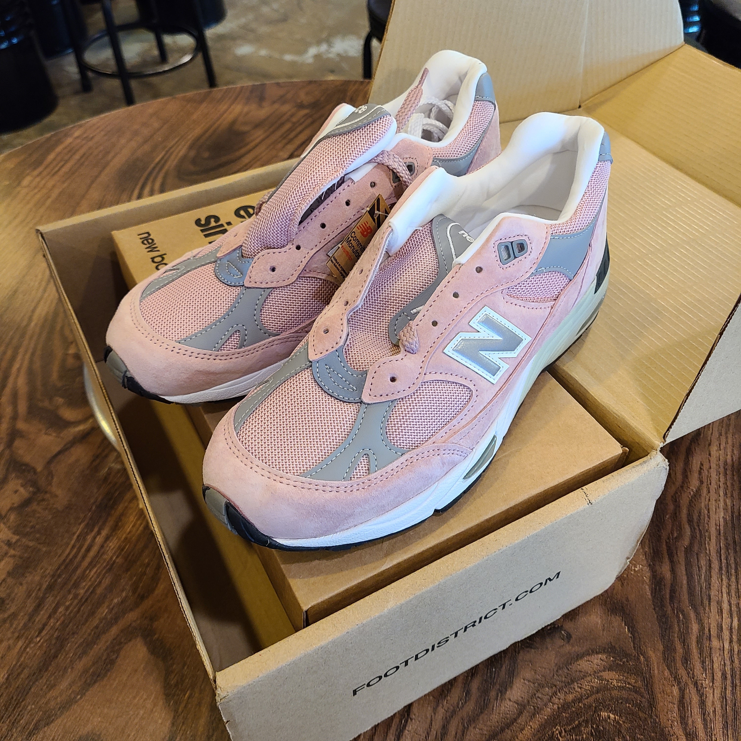 New Balance 991 Made in UK Shy Pink 착용 스타일 - 2