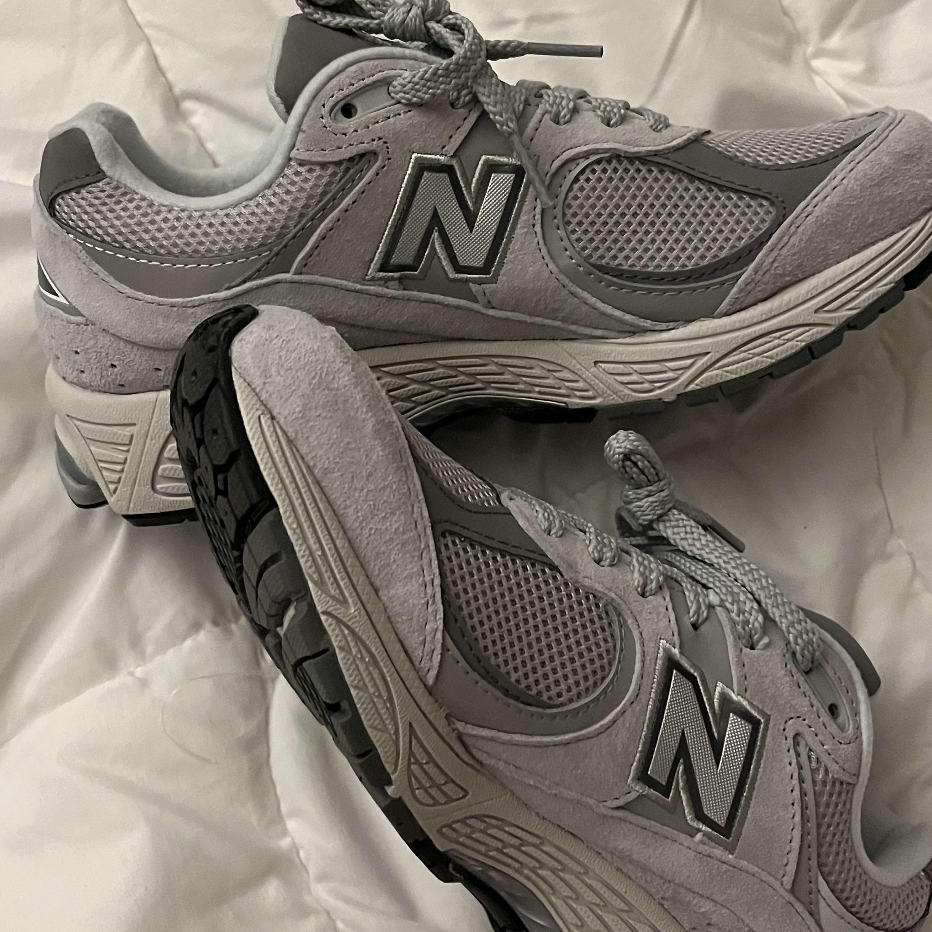 New Balance 2002R T2 Gray 착용 스타일