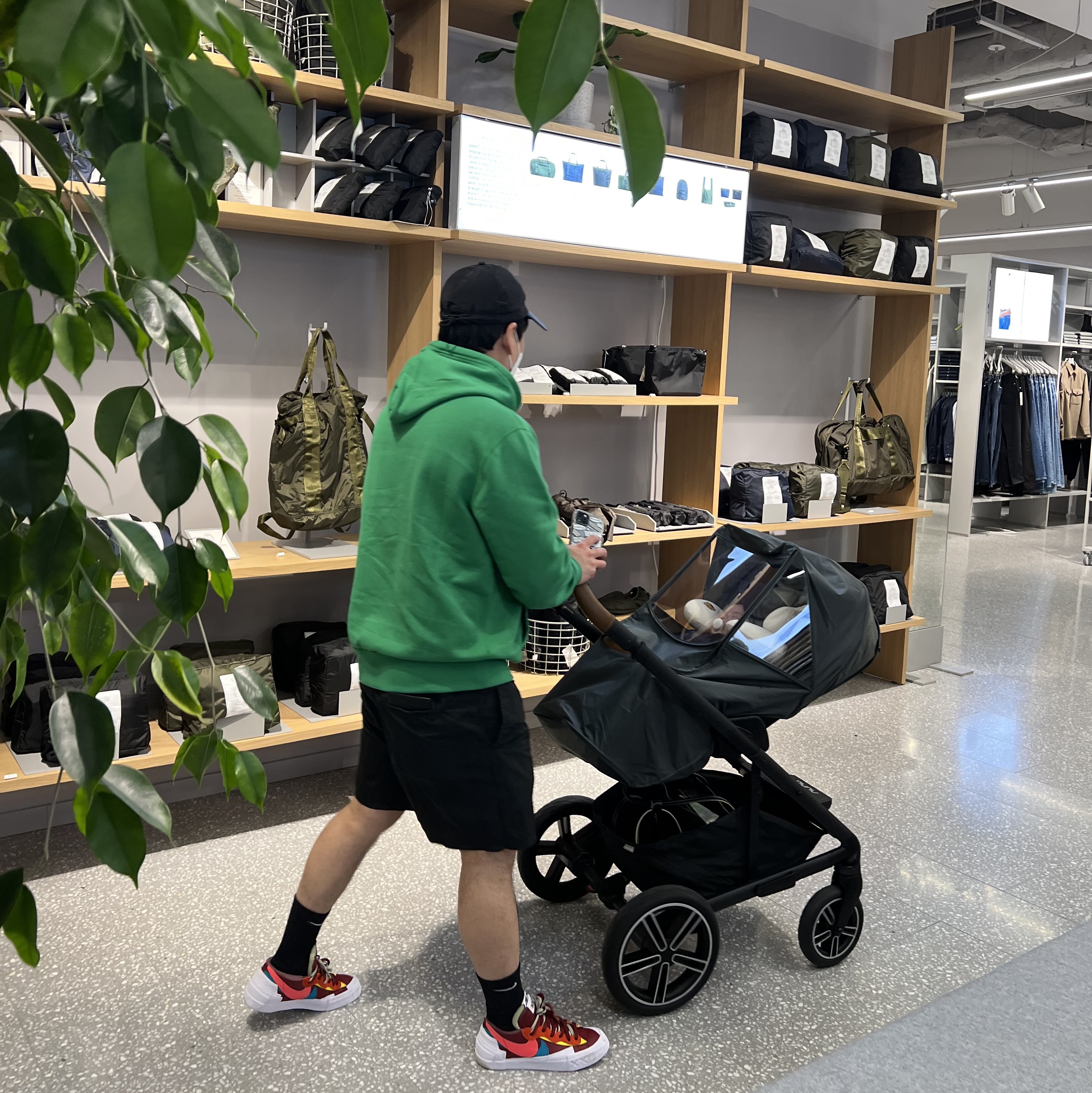 Nike x Sacai x Kaws Blazer Low Team Red, Stone Island B0943 Nylon Metal Swimming Trunk Black - 22SS 착용 스타일