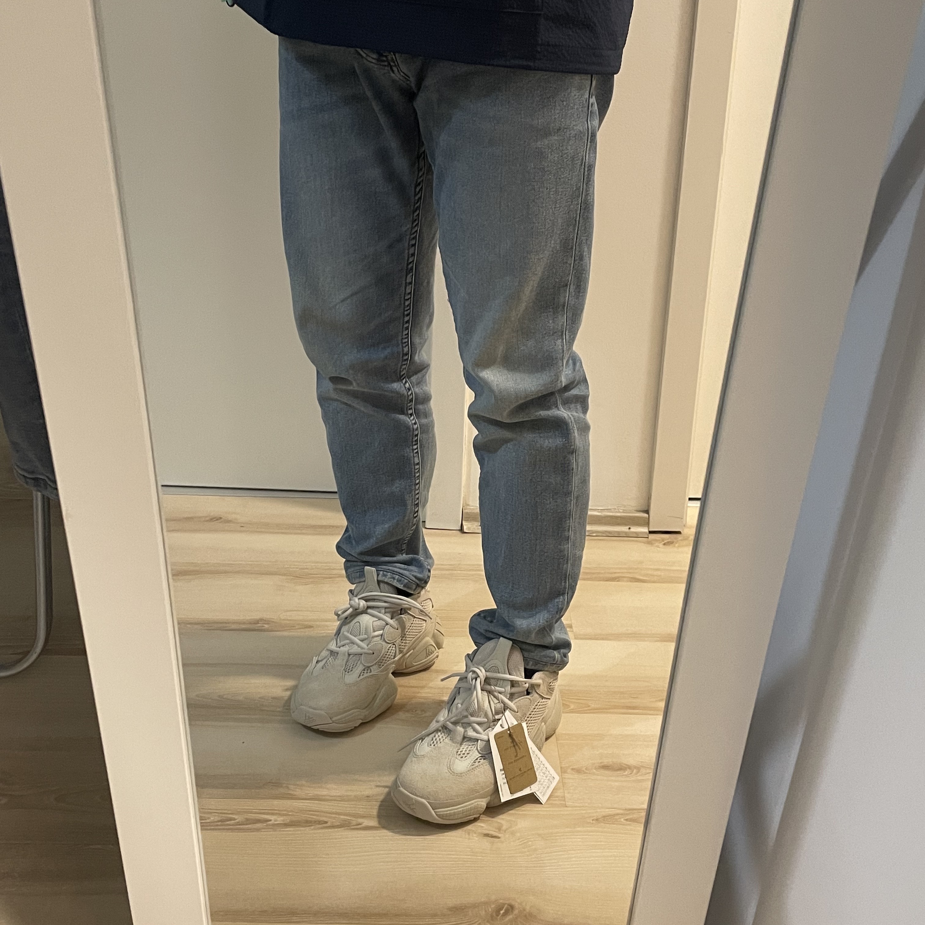 Adidas Yeezy Boost 700 Wave Runner Solid Grey 2021/2022, Adidas Yeezy 500 Blush 2022 착용 스타일 - 1