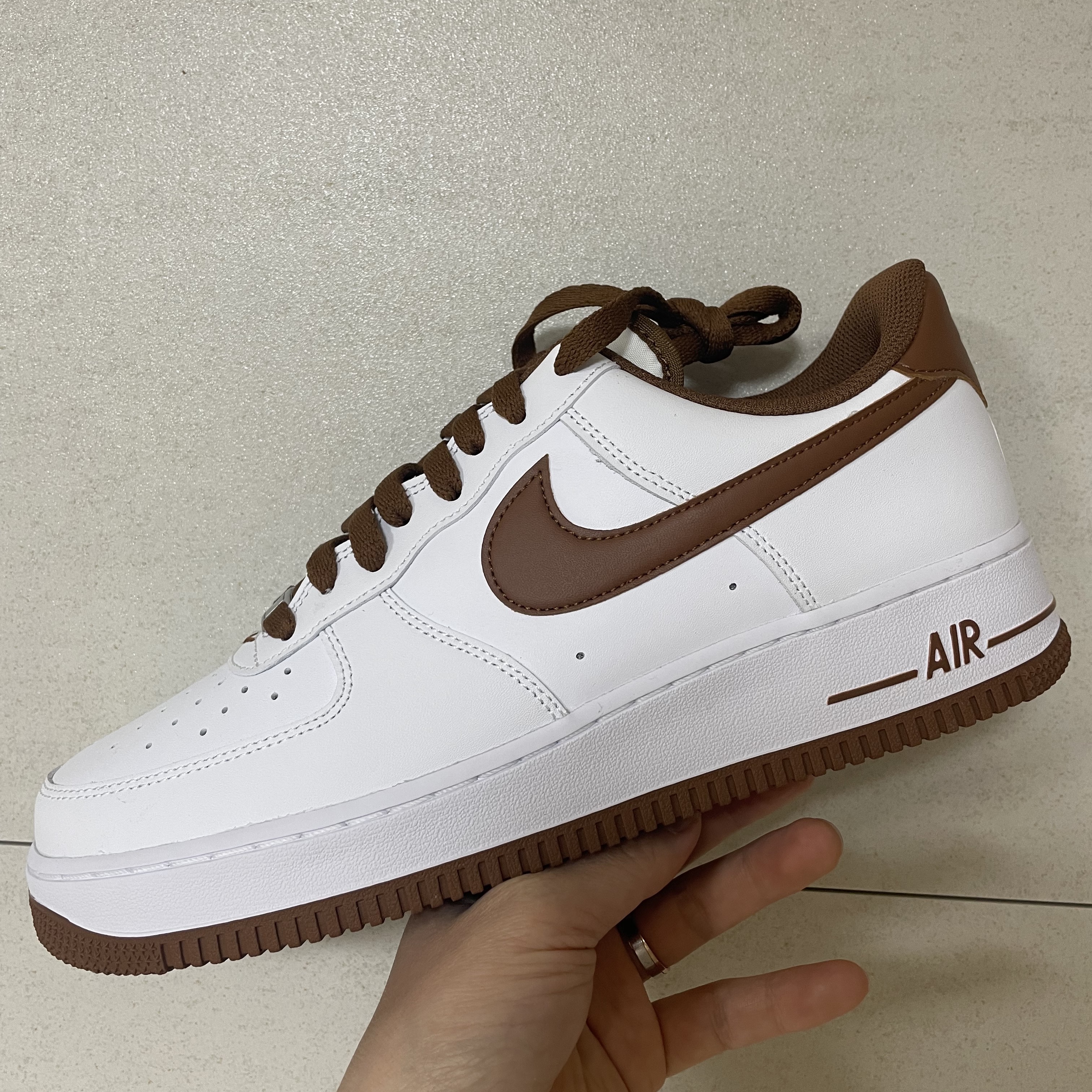 Nike Air Force 1 '07 Pecan 착용 스타일 - 1