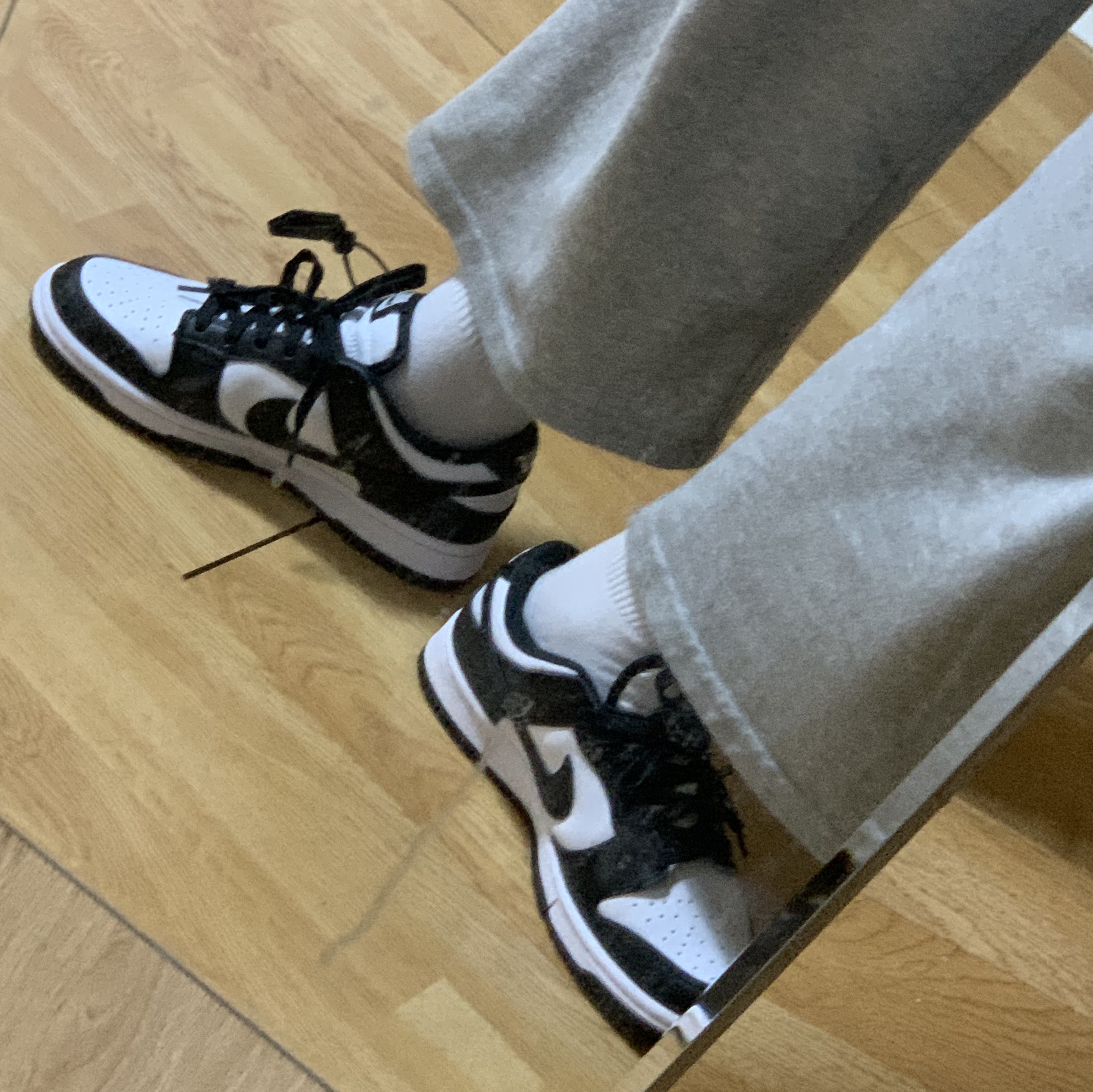 (W) Nike Dunk Low Black 착용 스타일 - 2