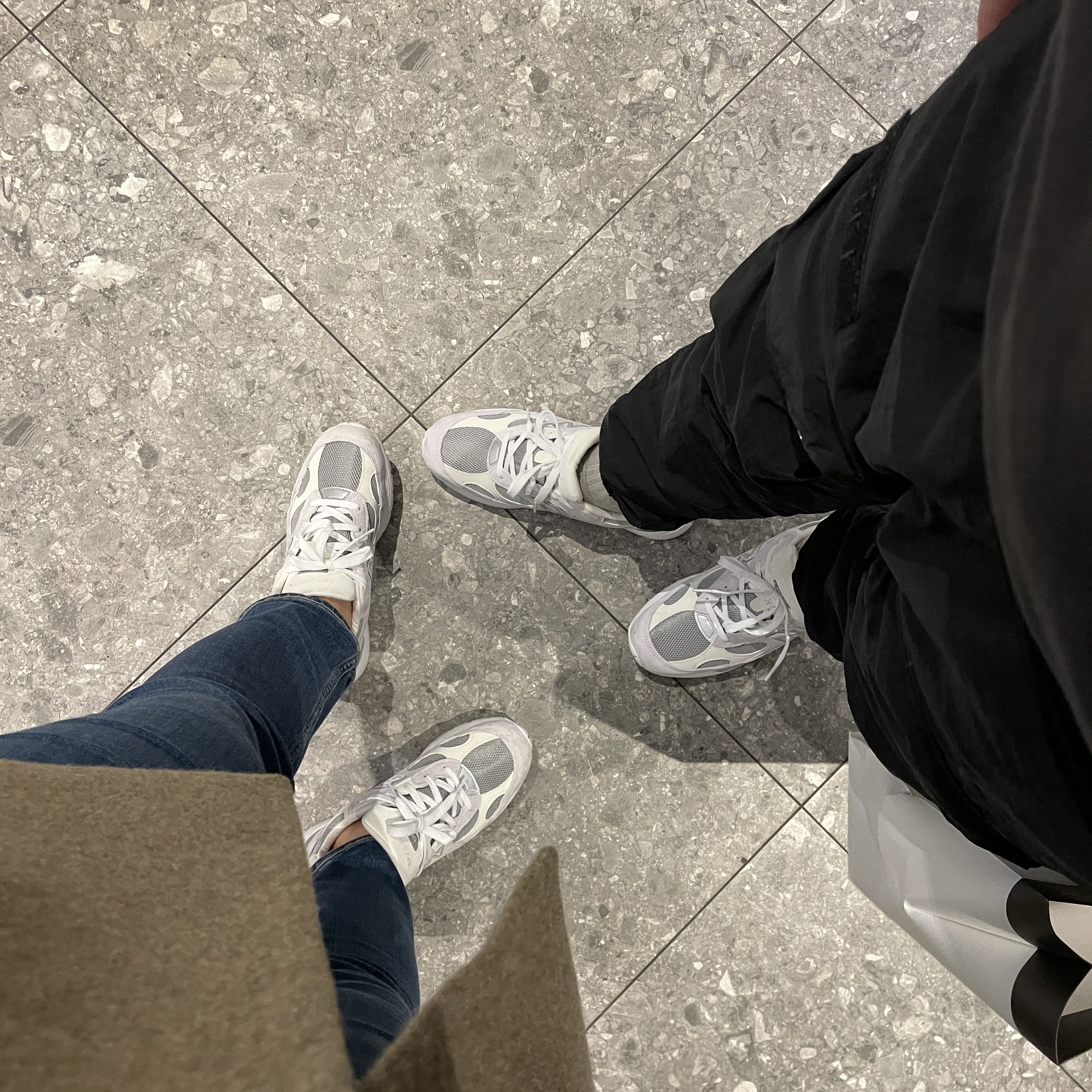 New Balance 992 Made in USA White Silver 착용 스타일