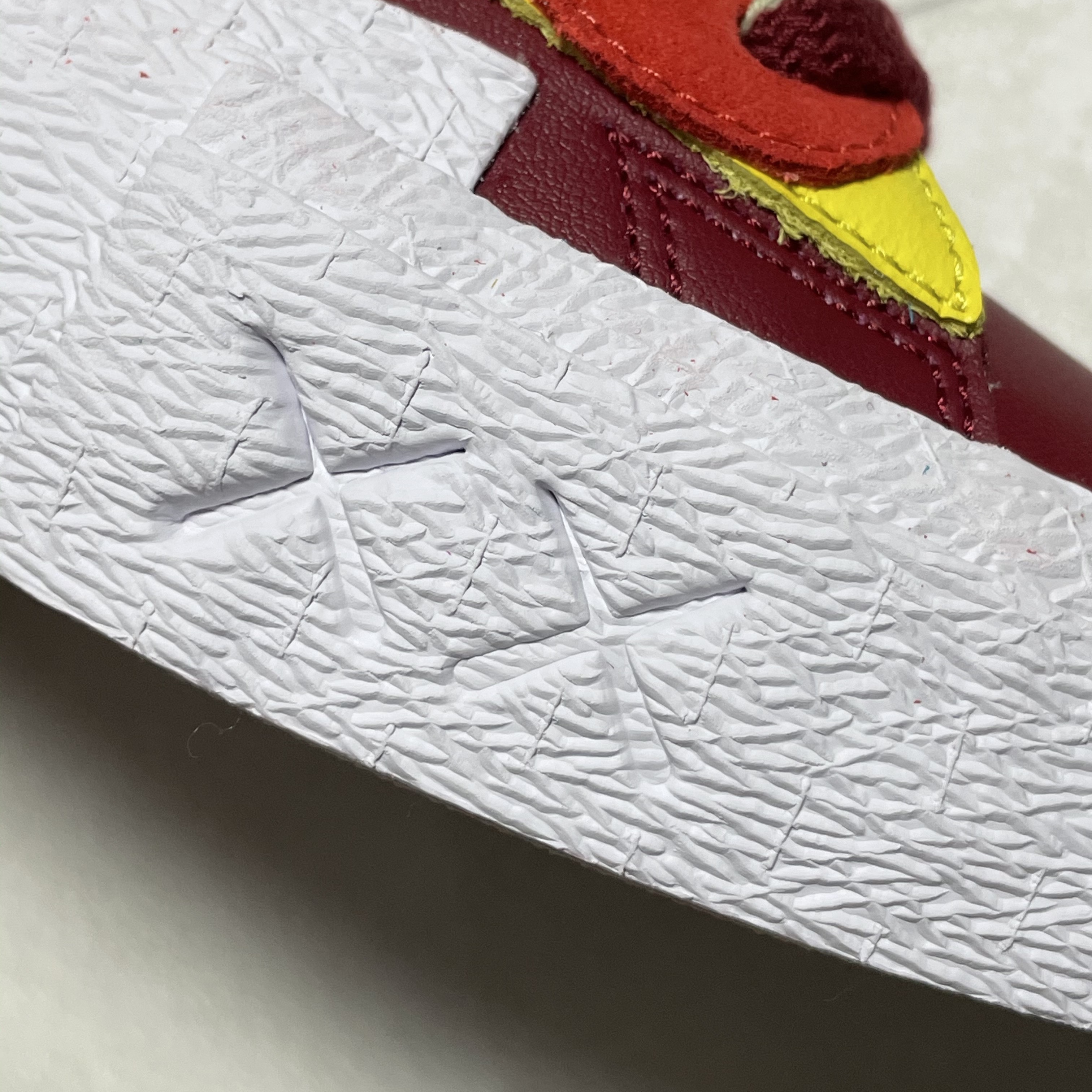 Nike x Sacai x Kaws Blazer Low Team Red 착용 스타일 - 1