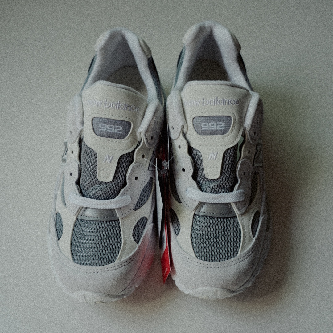 New Balance 992 Made in USA White Silver 착용 스타일 - 1