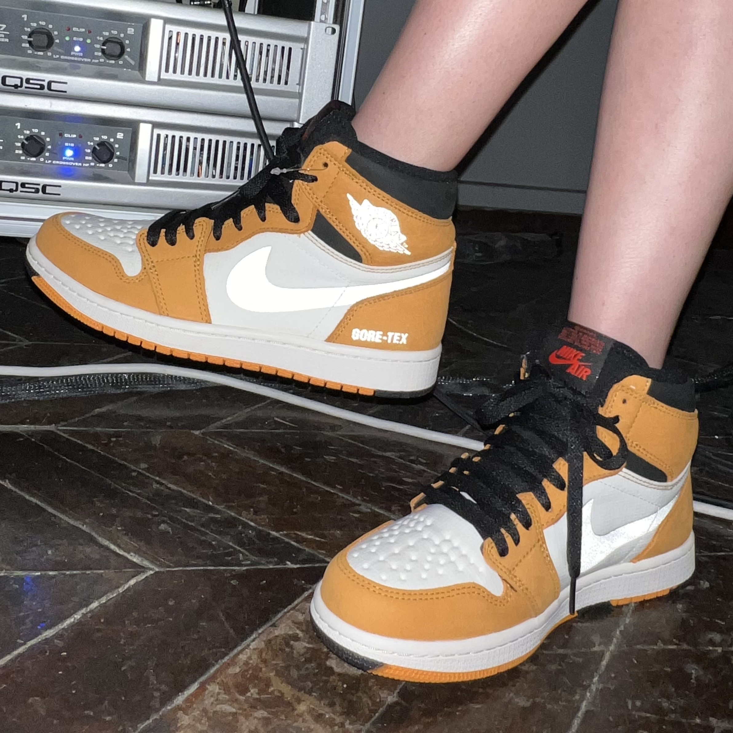 Jordan 1 Element Gore-Tex Light Curry 착용 스타일 - 3
