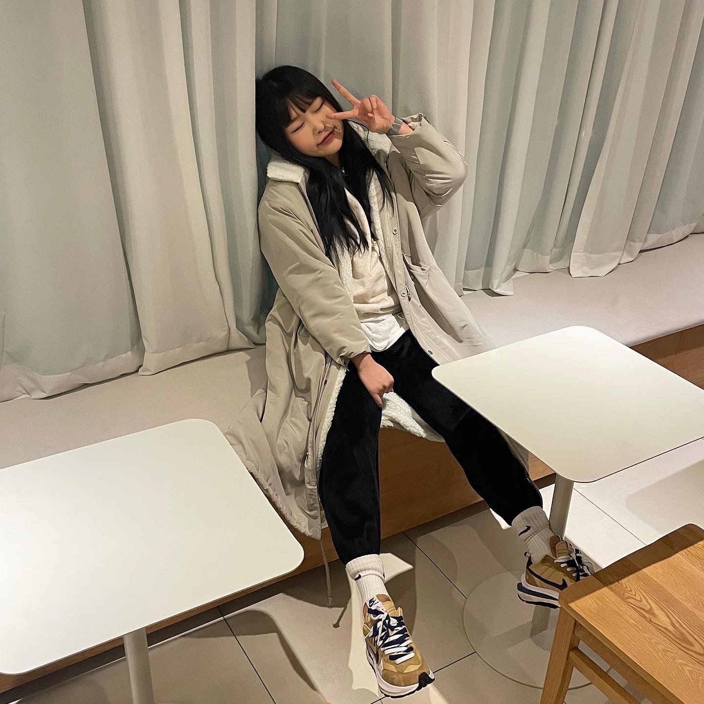 Nike x Sacai VaporWaffle Sesame and Blue Void 착용 스타일 - 2