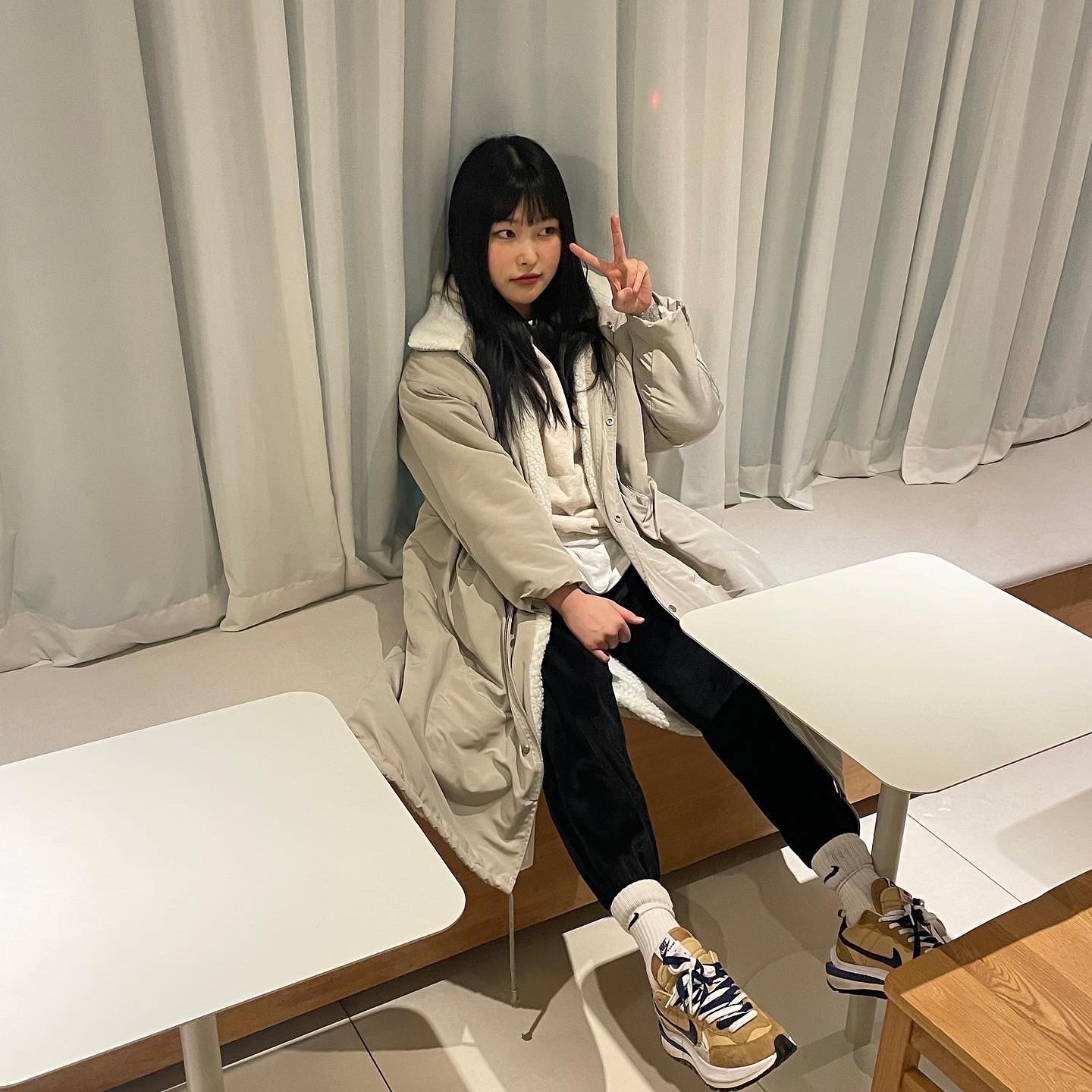 Nike x Sacai VaporWaffle Sesame and Blue Void 착용 스타일 - 3